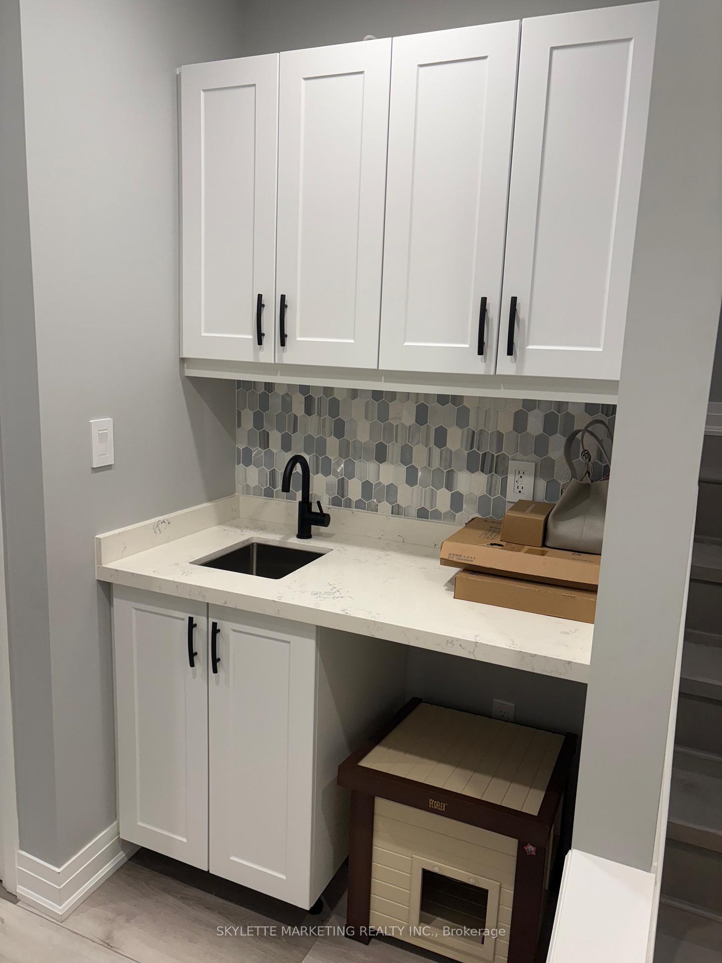 Photo 5 of Unit Lower, 5 Sikura Circle, Aurora, Rural Aurora — HOMEH