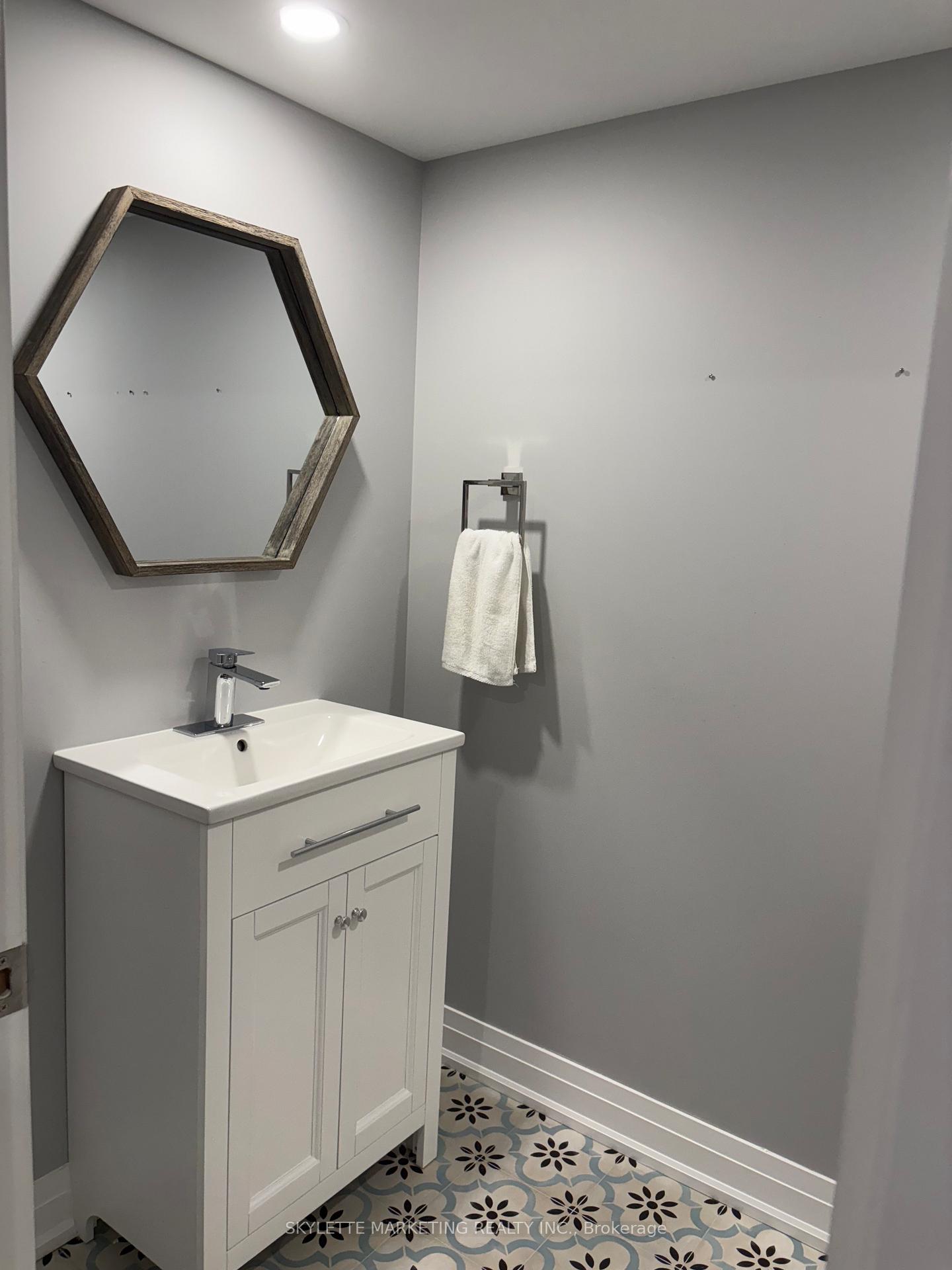 Photo 8 of Unit Lower, 5 Sikura Circle, Aurora, Rural Aurora — HOMEH