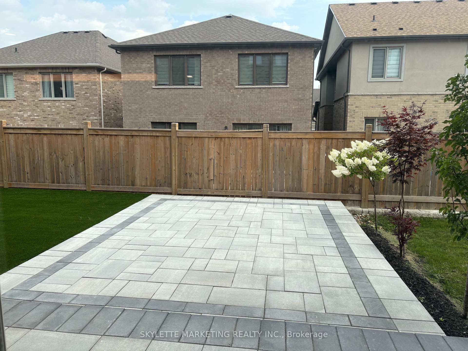 Photo 20 of Unit Lower, 5 Sikura Circle, Aurora, Rural Aurora — HOMEH