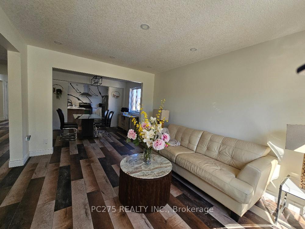 Photo 4 of 508 Barwick Crescent, Waterloo — HOMEH