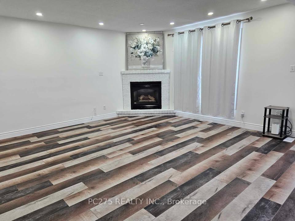 Photo 5 of 508 Barwick Crescent, Waterloo — HOMEH