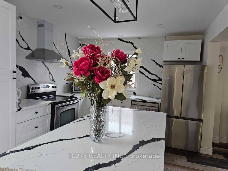 Photo 8 of 508 Barwick Crescent, Waterloo — HOMEH