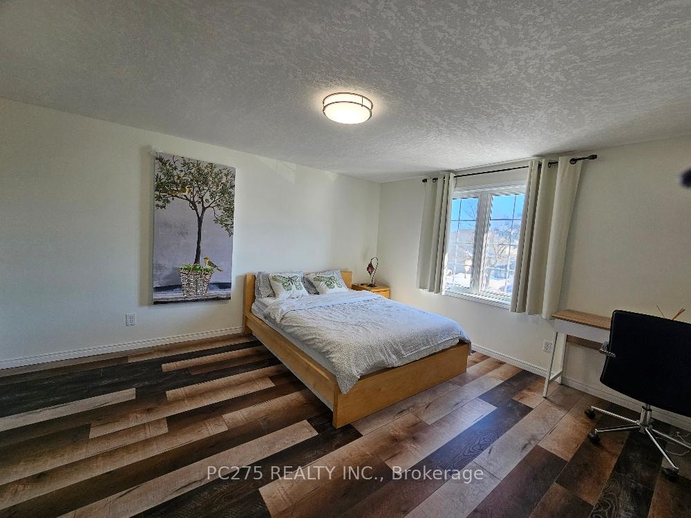 Photo 15 of 508 Barwick Crescent, Waterloo — HOMEH
