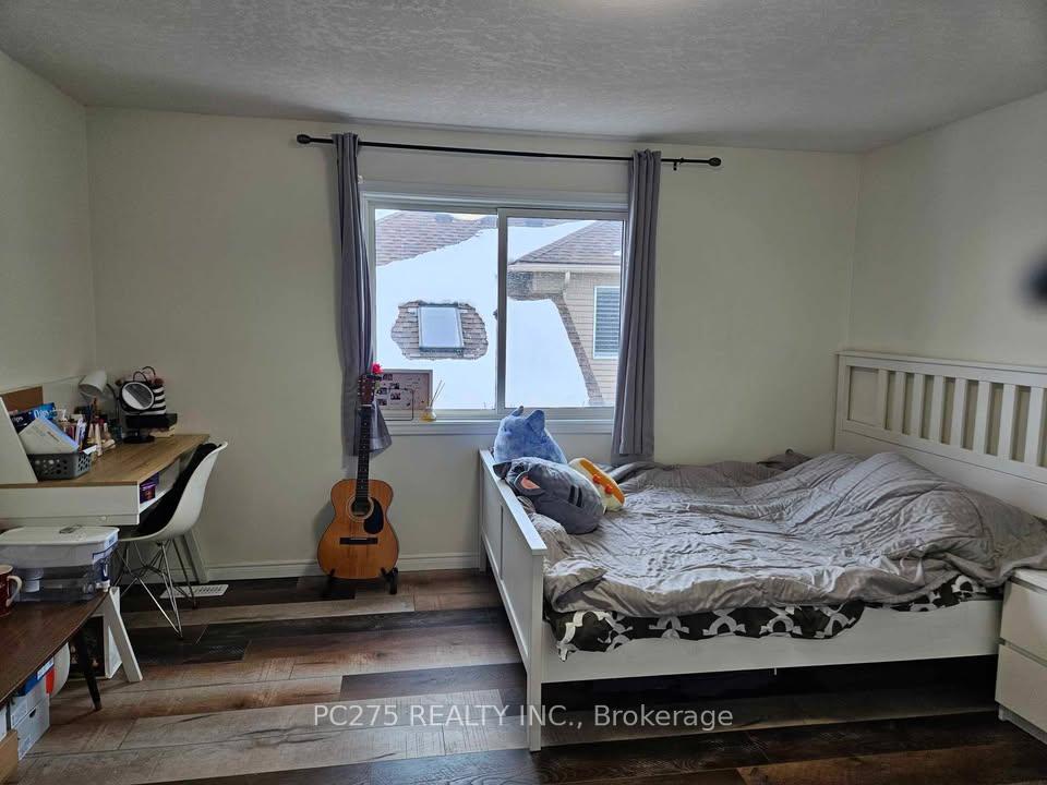 Photo 17 of 508 Barwick Crescent, Waterloo — HOMEH