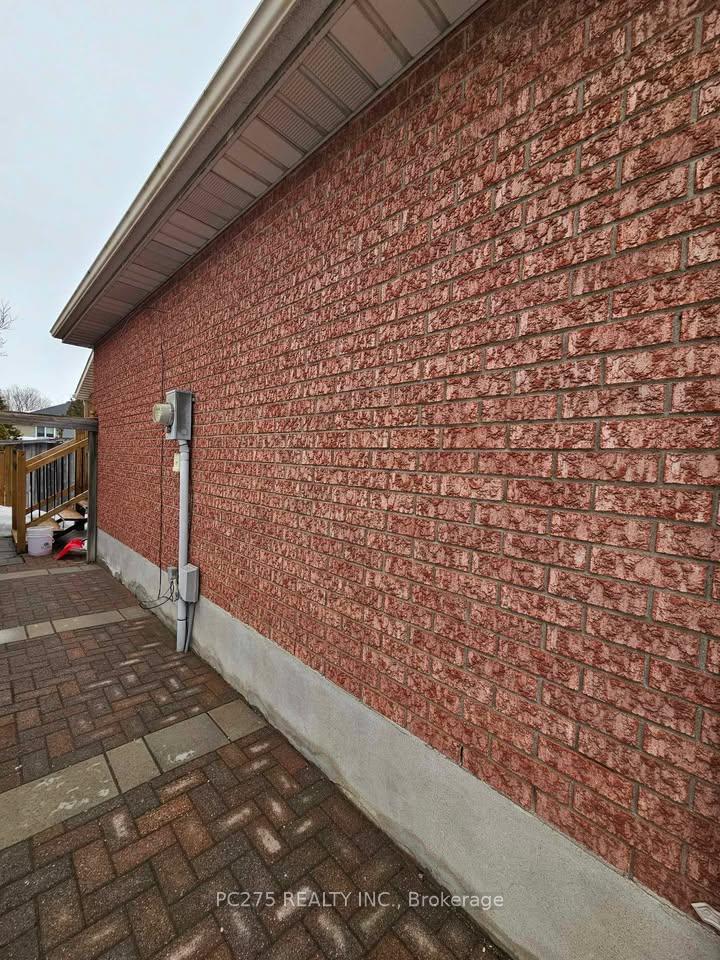 Photo 32 of 508 Barwick Crescent, Waterloo — HOMEH