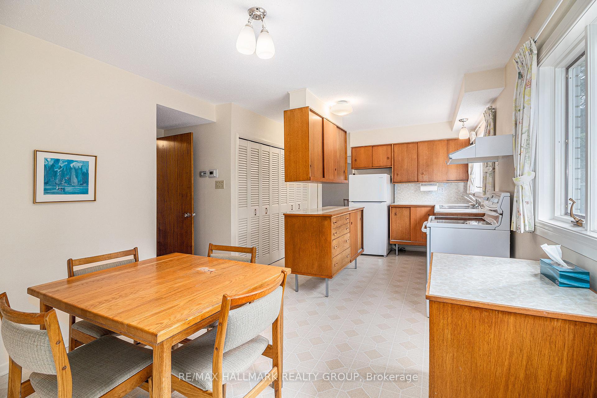 Photo 12 of 2302 Virginia Drive, Ottawa, Guildwood Estates - Urbandale Acres — HOMEH