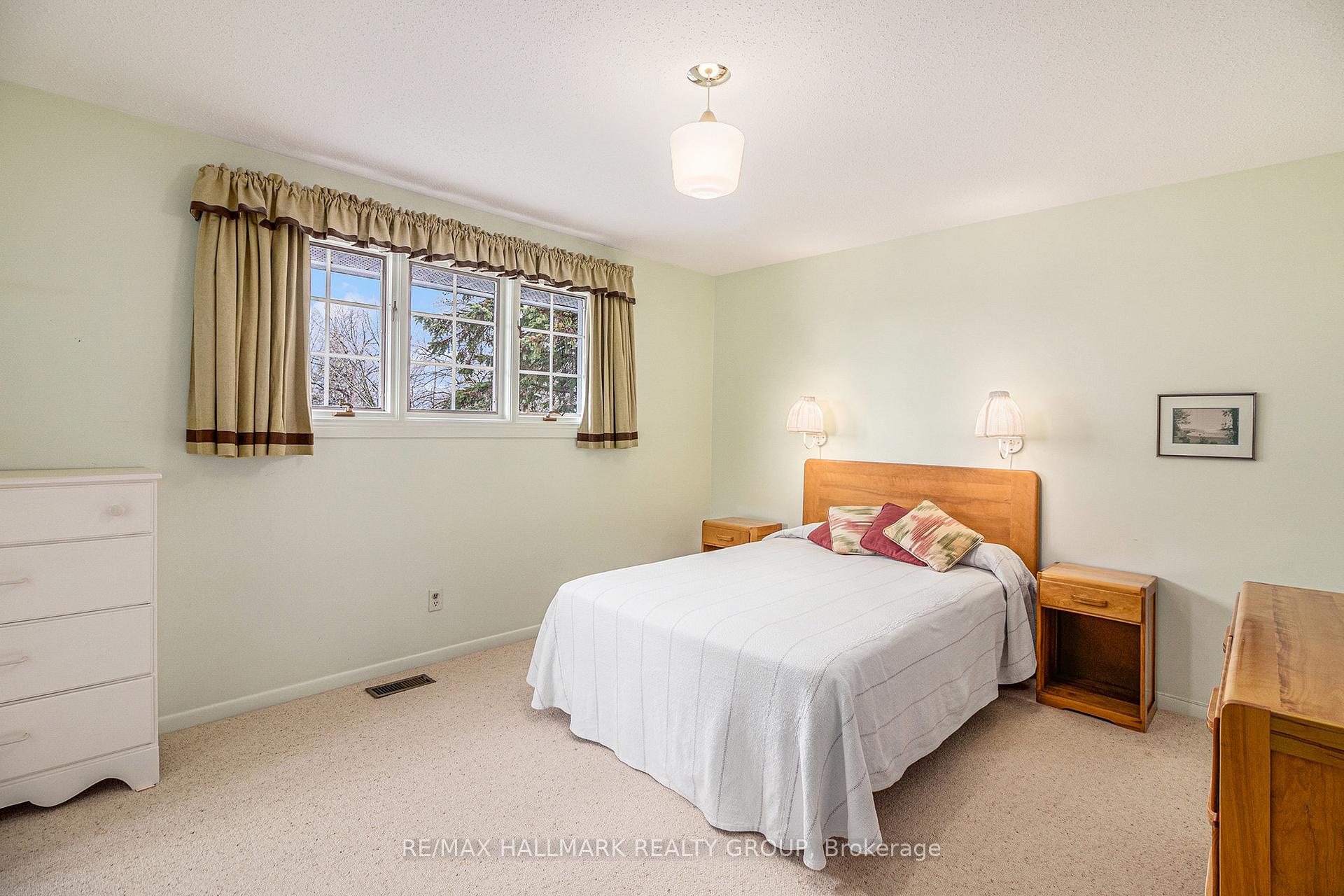Photo 14 of 2302 Virginia Drive, Ottawa, Guildwood Estates - Urbandale Acres — HOMEH