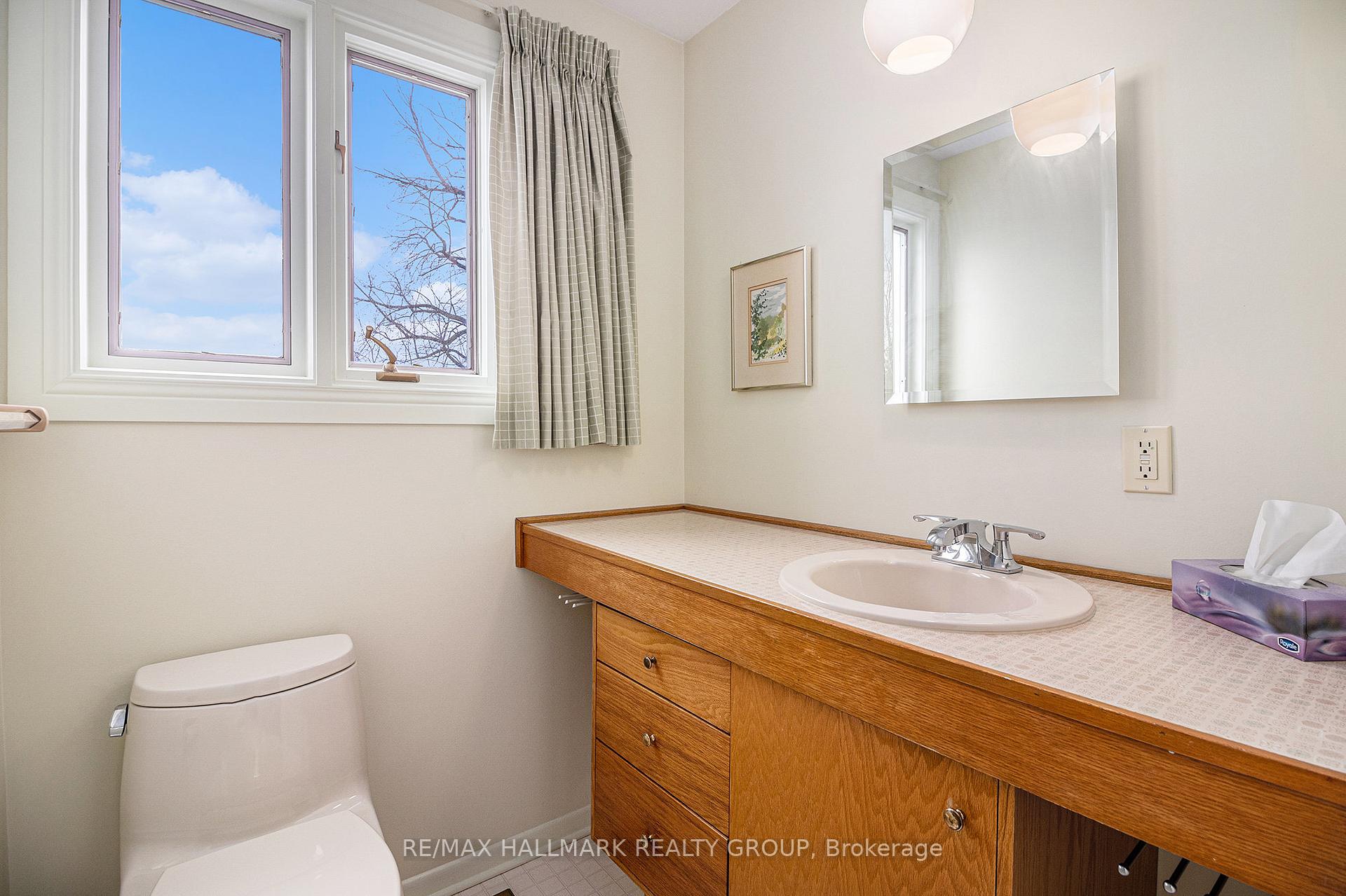 Photo 16 of 2302 Virginia Drive, Ottawa, Guildwood Estates - Urbandale Acres — HOMEH