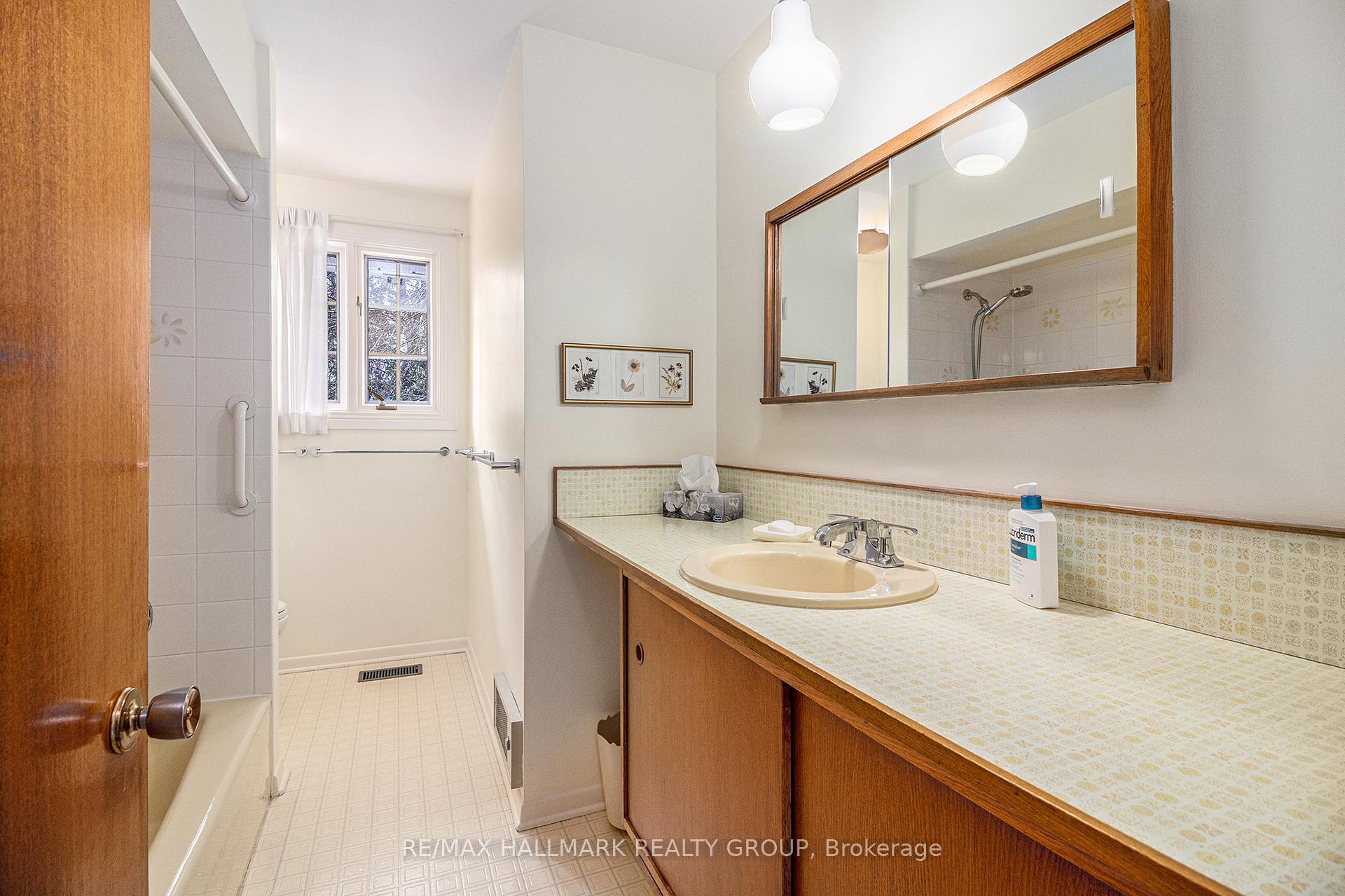 Photo 19 of 2302 Virginia Drive, Ottawa, Guildwood Estates - Urbandale Acres — HOMEH