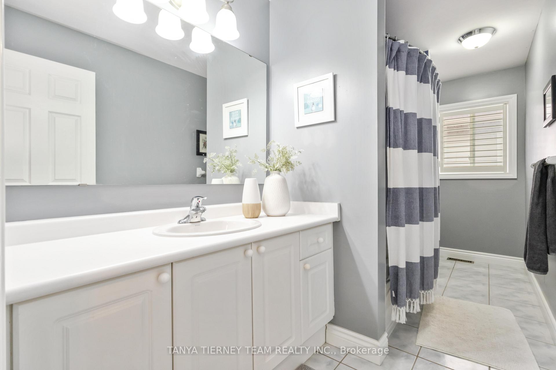 Photo 33 of 11 Claridge Crescent, Whitby, Taunton North — HOMEH