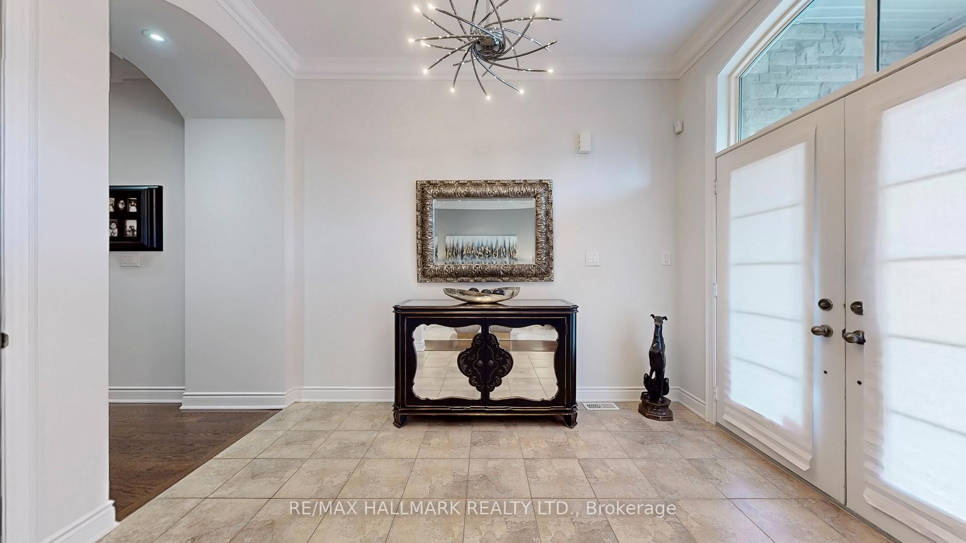 Photo 4 of 126 Sir Stevens Drive, Vaughan, Patterson — HOMEH