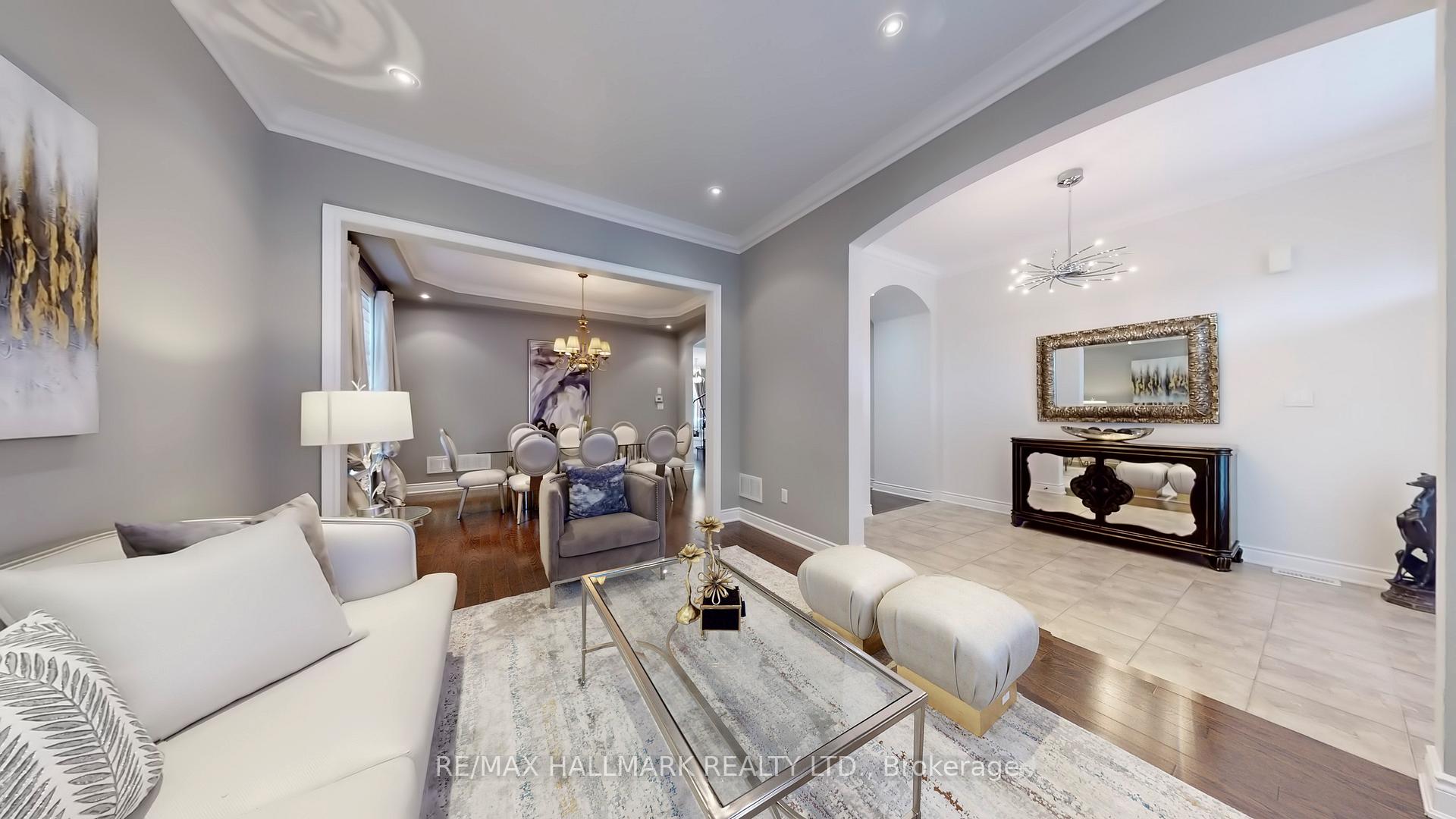 Photo 7 of 126 Sir Stevens Drive, Vaughan, Patterson — HOMEH