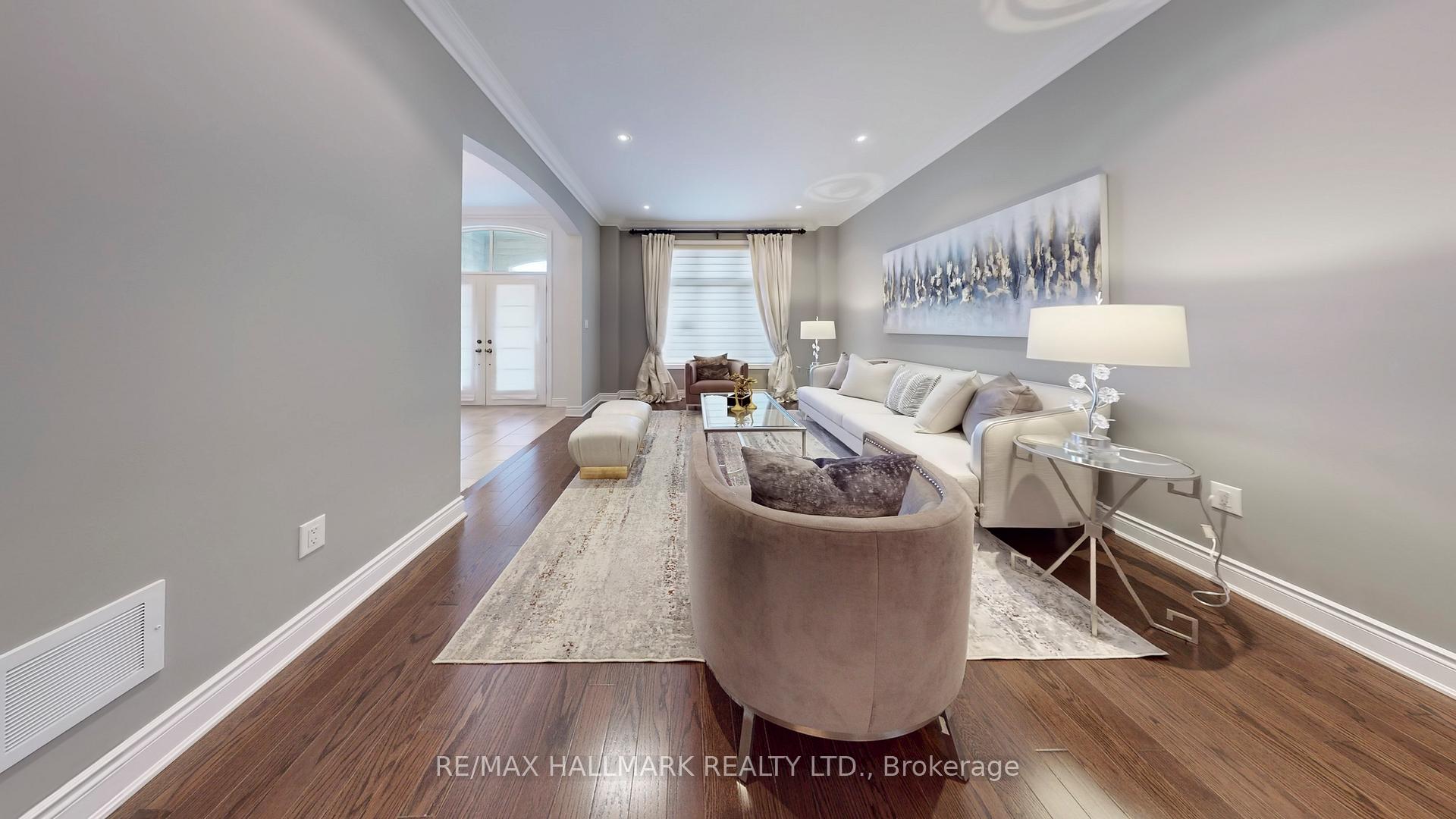 Photo 9 of 126 Sir Stevens Drive, Vaughan, Patterson — HOMEH