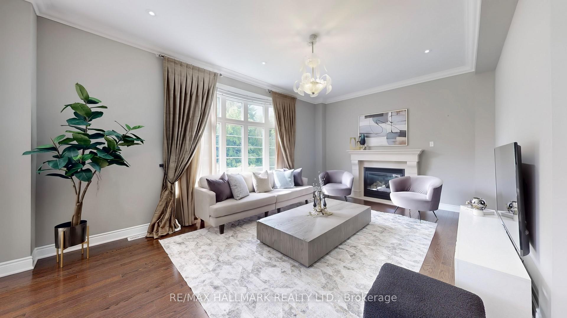 Photo 13 of 126 Sir Stevens Drive, Vaughan, Patterson — HOMEH