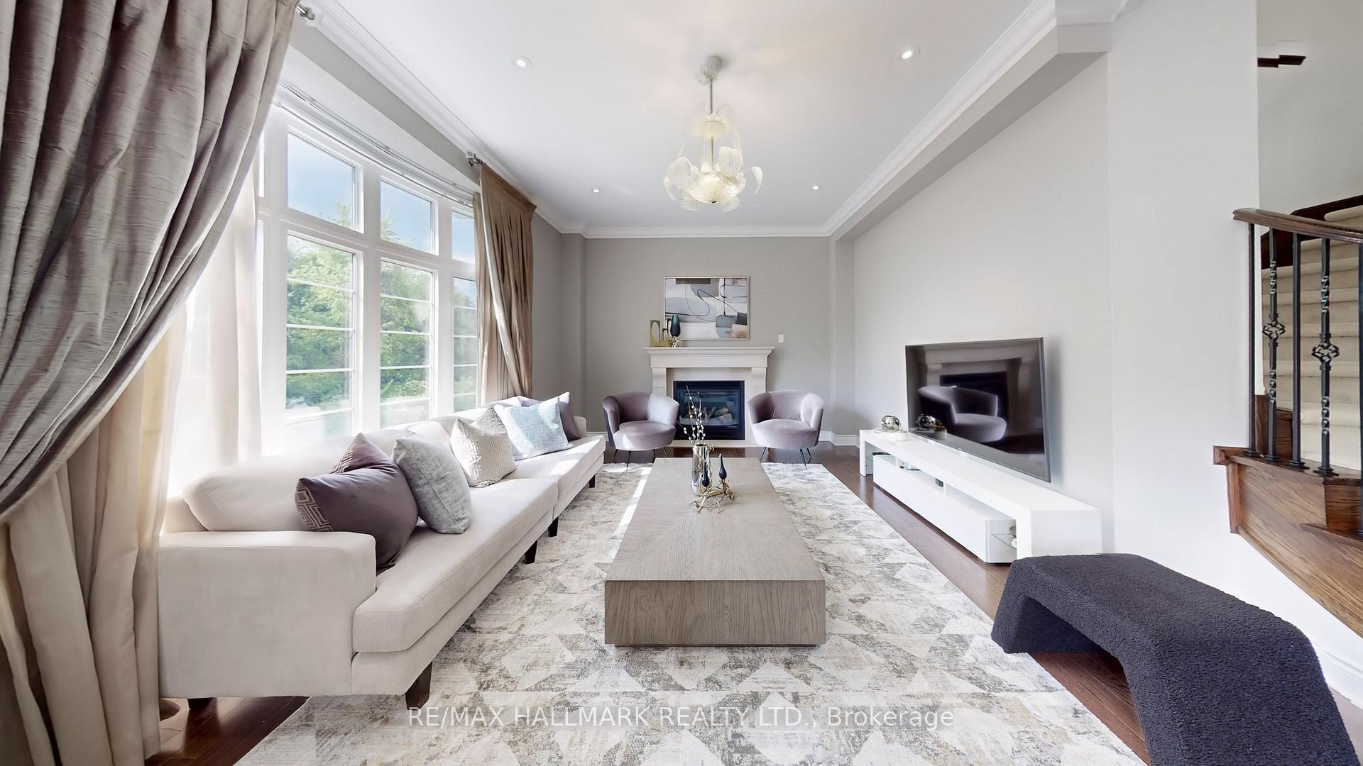 Photo 14 of 126 Sir Stevens Drive, Vaughan, Patterson — HOMEH