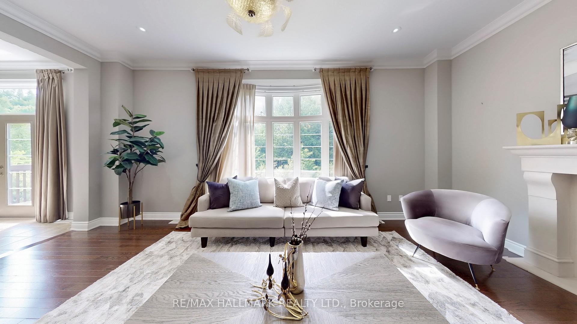 Photo 15 of 126 Sir Stevens Drive, Vaughan, Patterson — HOMEH