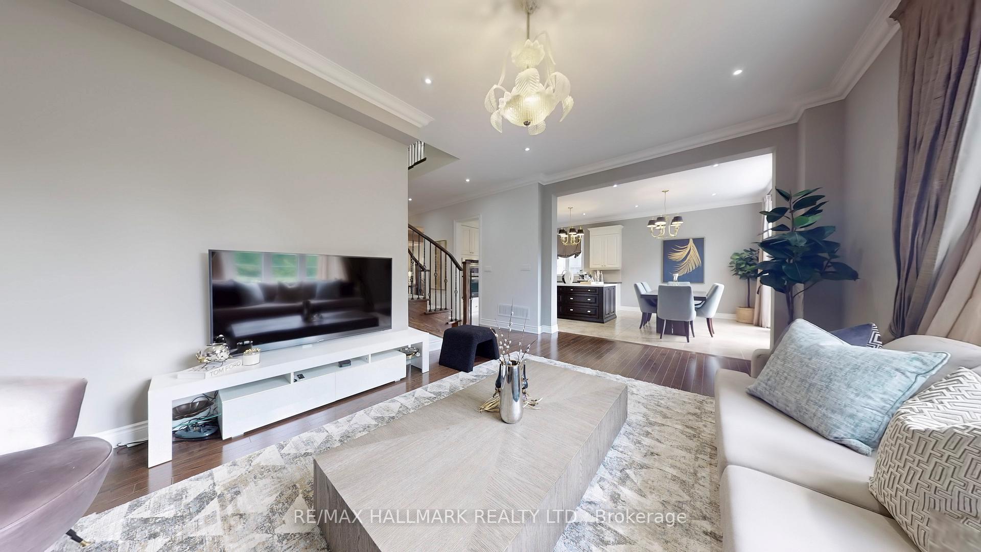 Photo 17 of 126 Sir Stevens Drive, Vaughan, Patterson — HOMEH