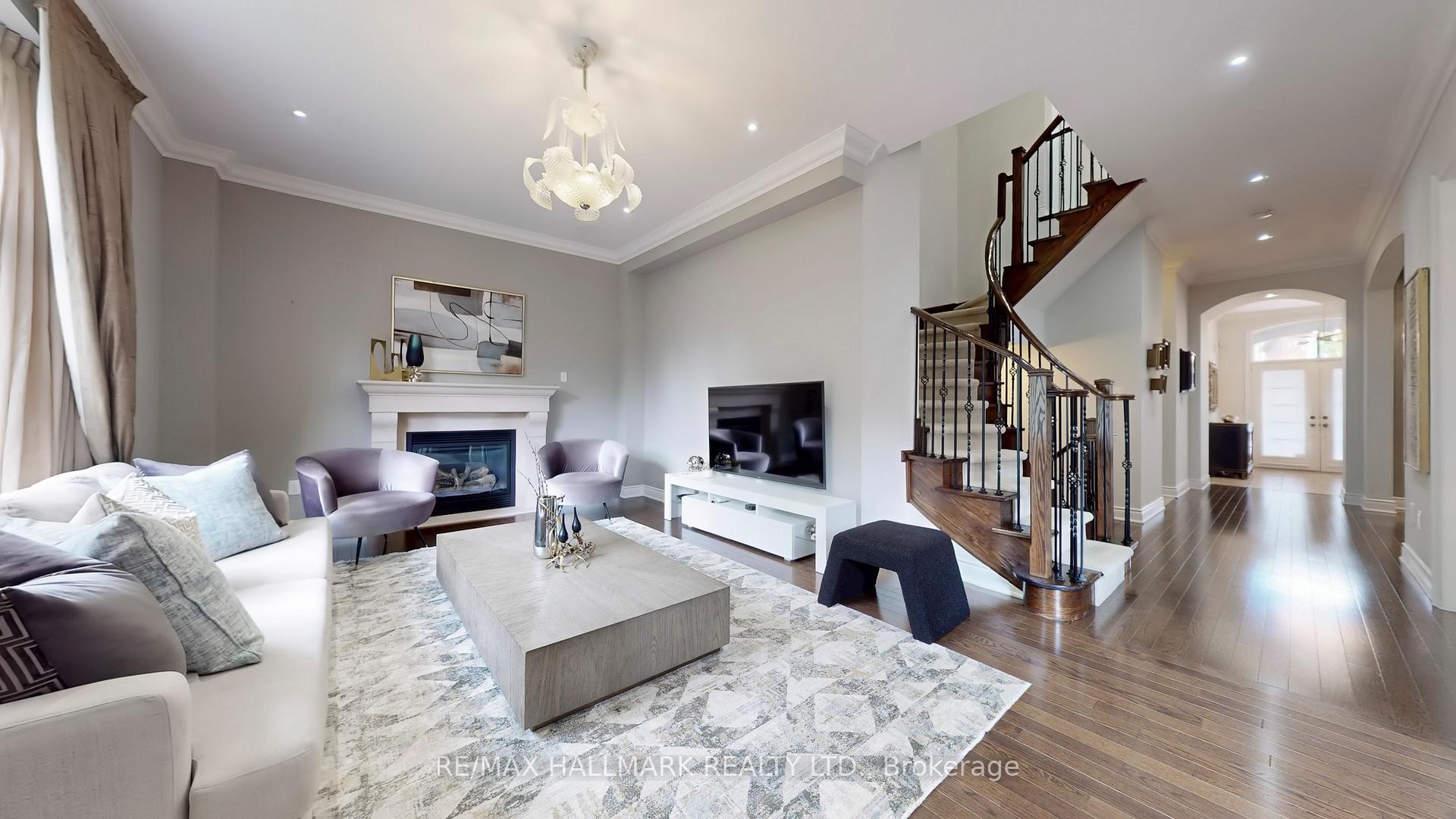Photo 18 of 126 Sir Stevens Drive, Vaughan, Patterson — HOMEH