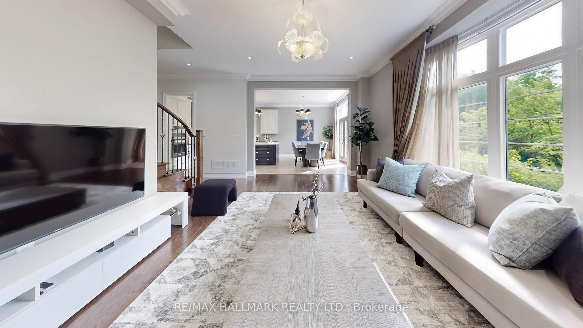 Photo 19 of 126 Sir Stevens Drive, Vaughan, Patterson — HOMEH