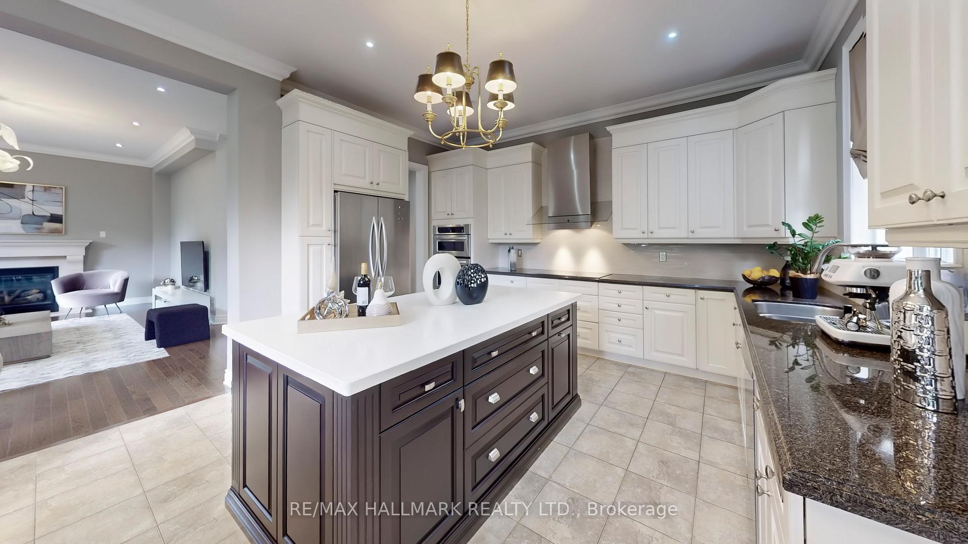Photo 27 of 126 Sir Stevens Drive, Vaughan, Patterson — HOMEH