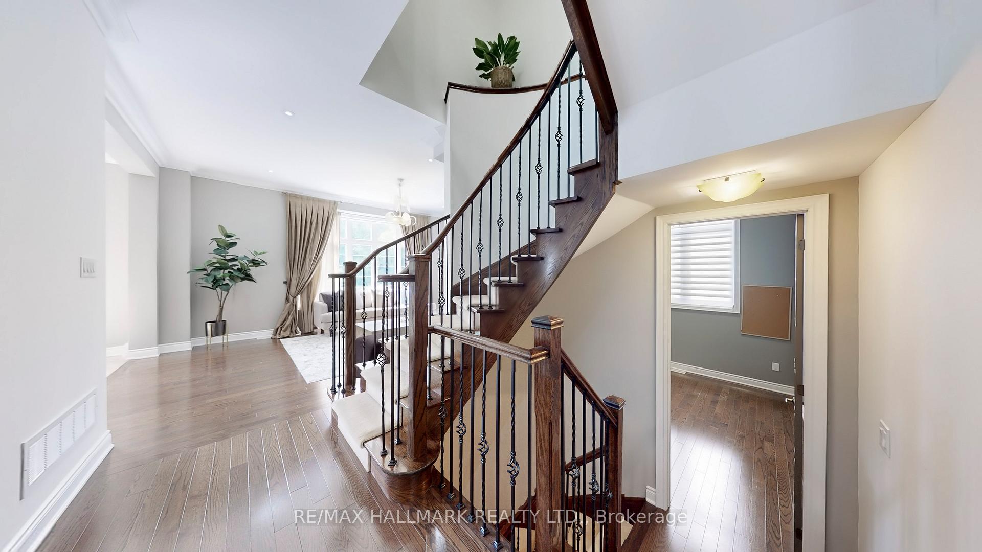 Photo 30 of 126 Sir Stevens Drive, Vaughan, Patterson — HOMEH