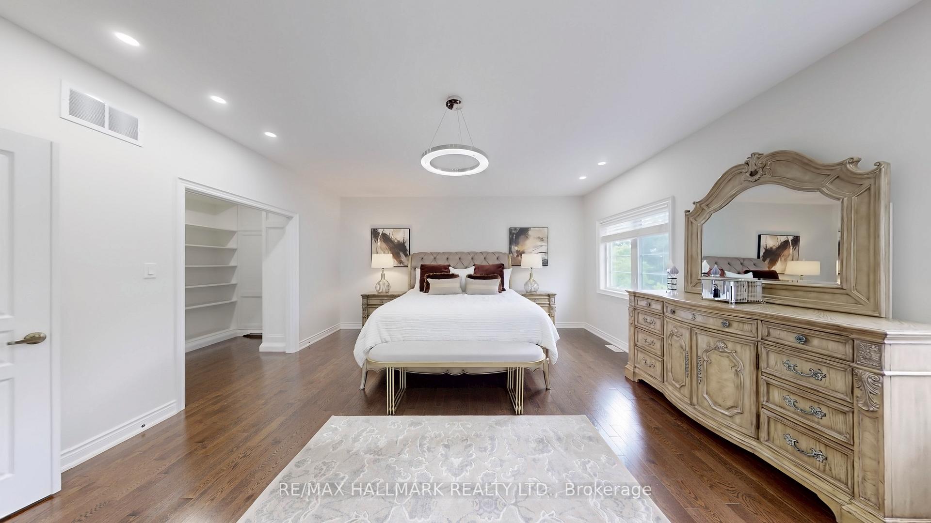 Photo 35 of 126 Sir Stevens Drive, Vaughan, Patterson — HOMEH