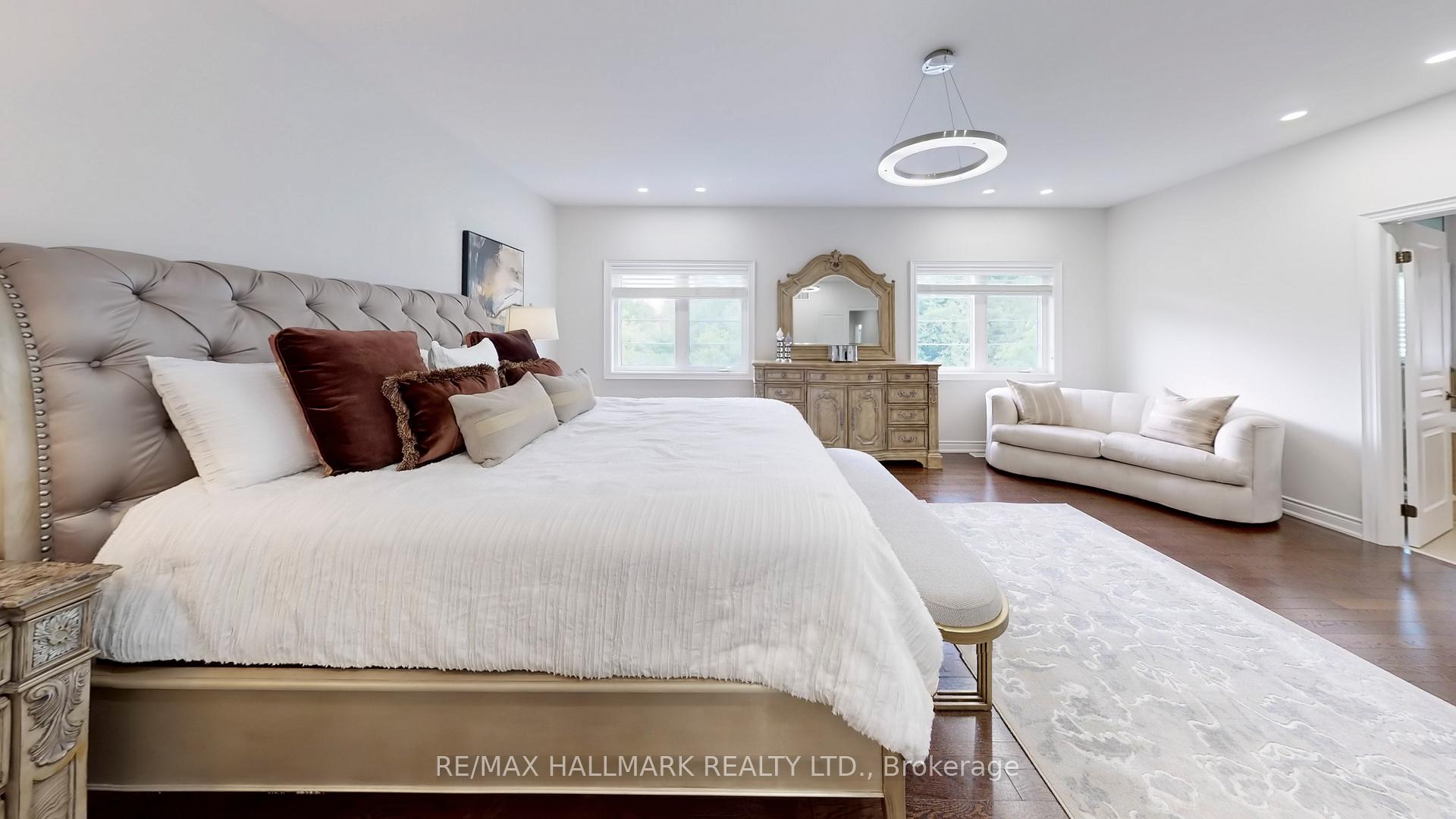 Photo 37 of 126 Sir Stevens Drive, Vaughan, Patterson — HOMEH