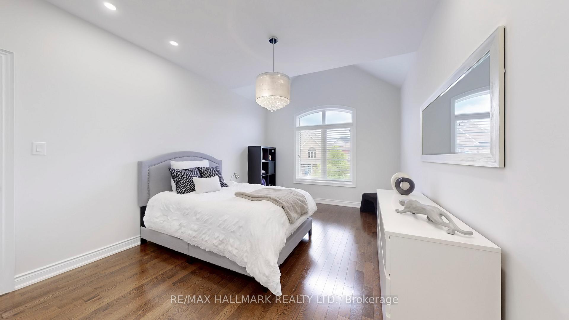 Photo 38 of 126 Sir Stevens Drive, Vaughan, Patterson — HOMEH