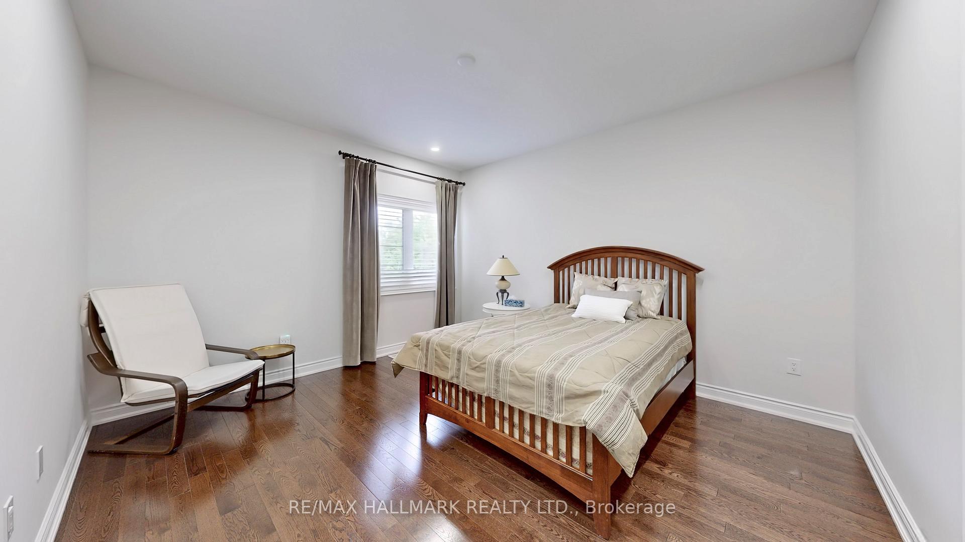 Photo 41 of 126 Sir Stevens Drive, Vaughan, Patterson — HOMEH