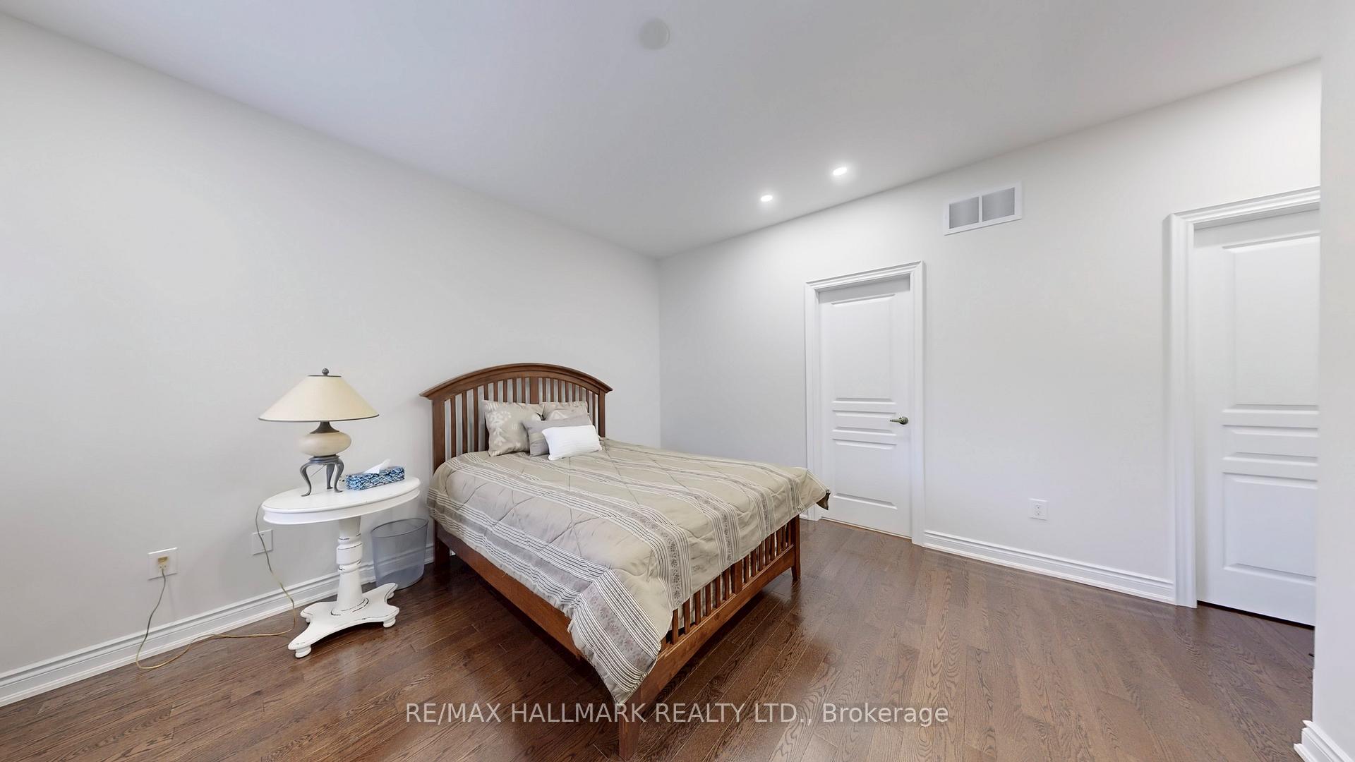 Photo 42 of 126 Sir Stevens Drive, Vaughan, Patterson — HOMEH