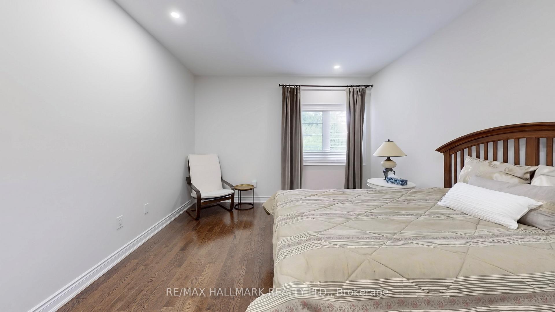 Photo 43 of 126 Sir Stevens Drive, Vaughan, Patterson — HOMEH