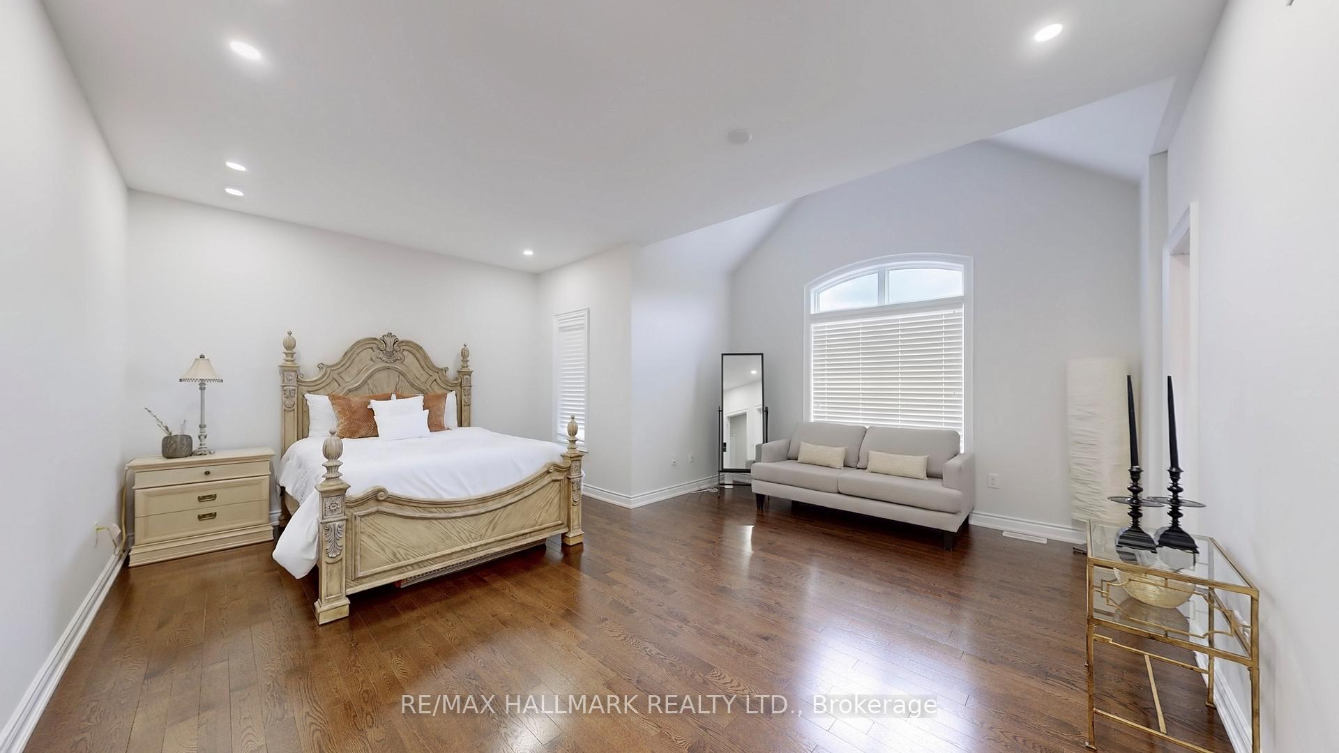 Photo 44 of 126 Sir Stevens Drive, Vaughan, Patterson — HOMEH