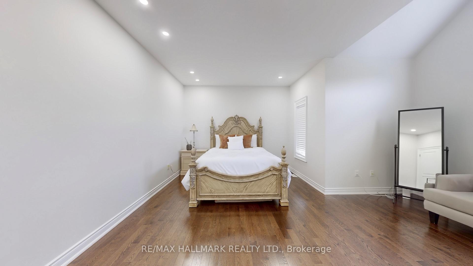 Photo 45 of 126 Sir Stevens Drive, Vaughan, Patterson — HOMEH