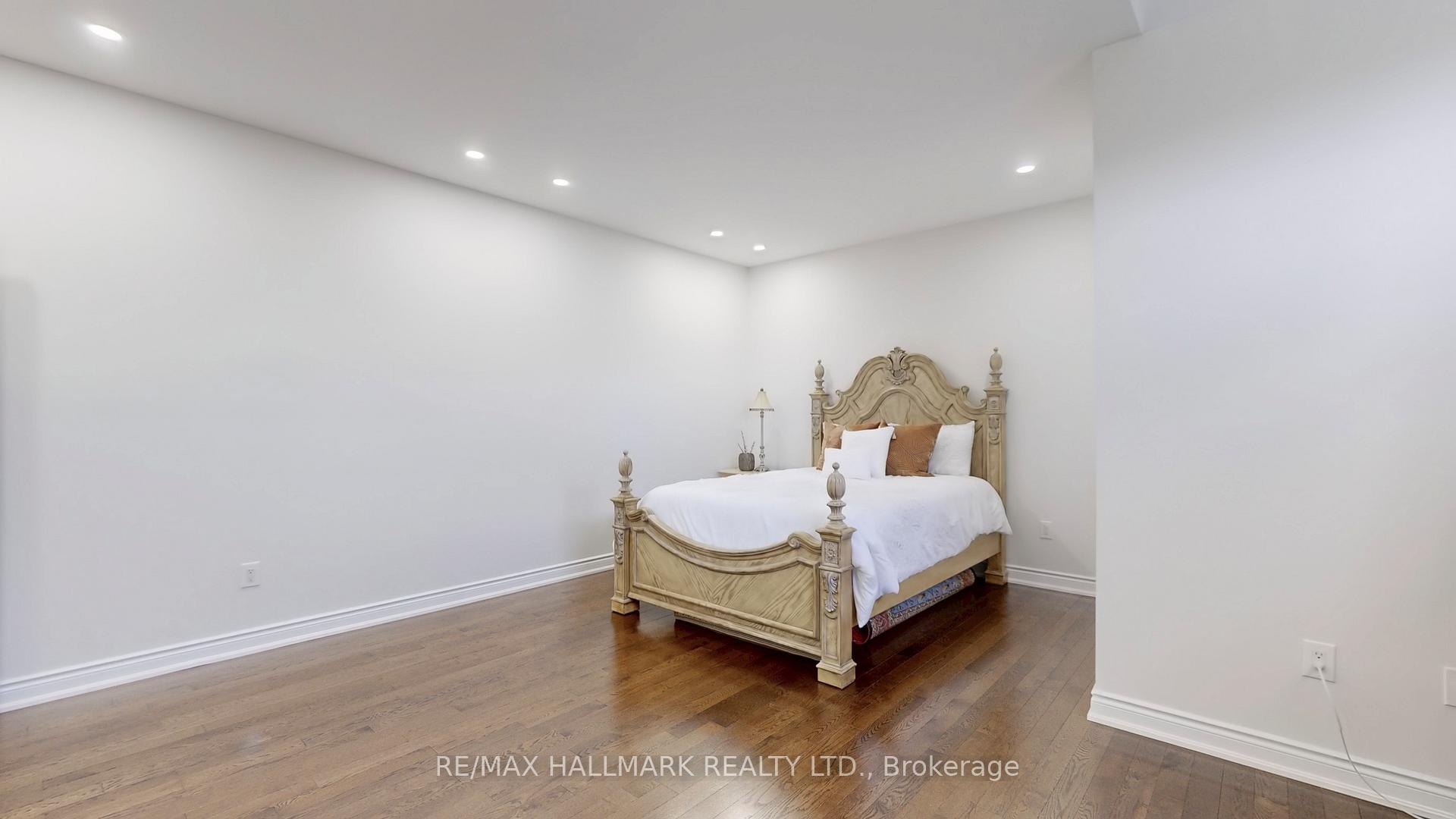 Photo 46 of 126 Sir Stevens Drive, Vaughan, Patterson — HOMEH