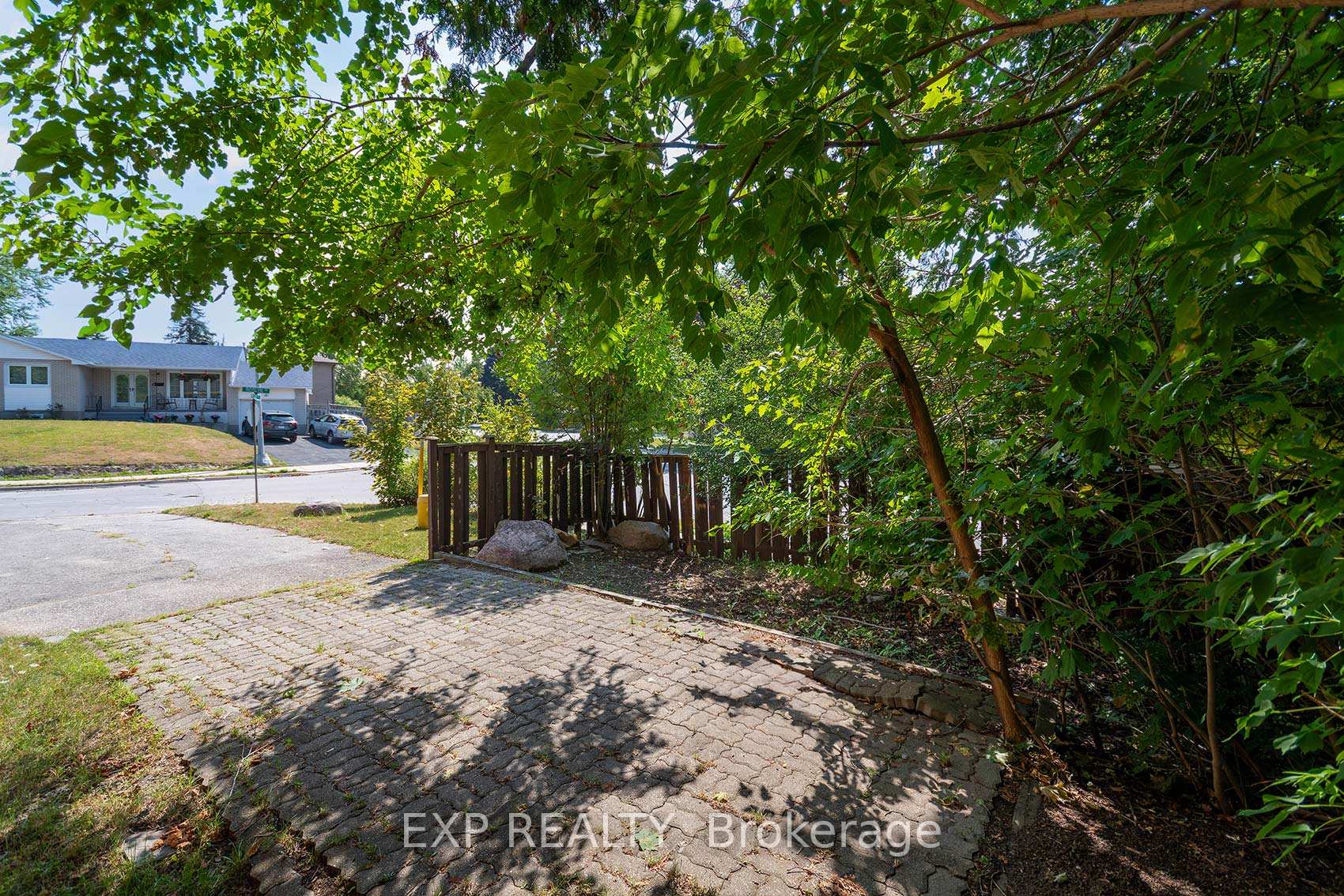 Photo 21 of 2 Roslyn Road, Barrie, Wellington — HOMEH