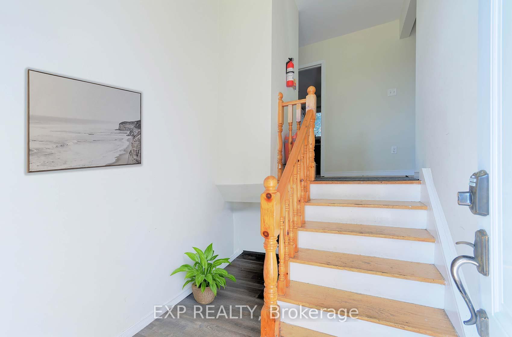 Photo 17 of 2 Roslyn Road, Barrie, Wellington — HOMEH