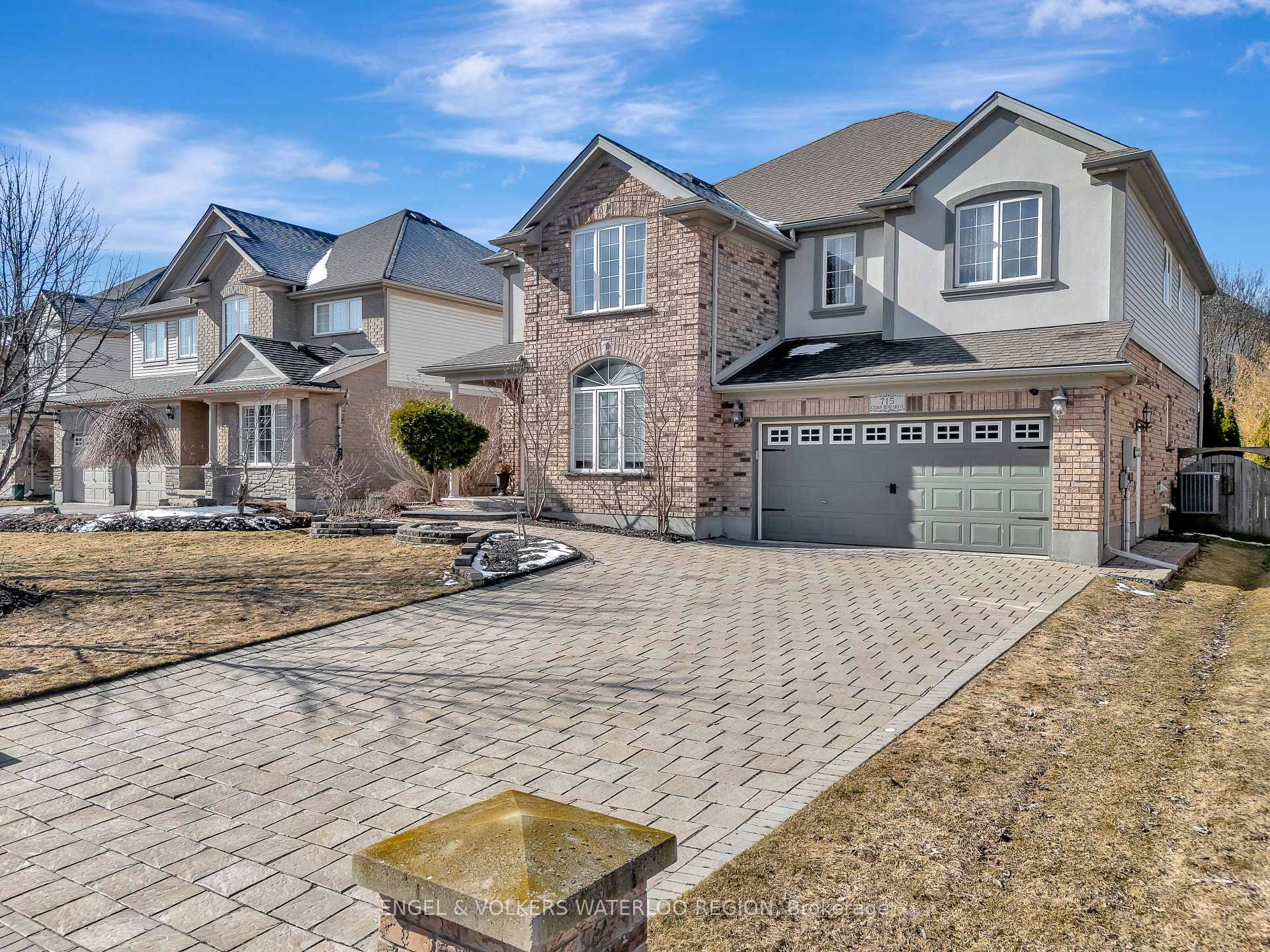 Photo 3 of 715 Cedar Bend Drive, Waterloo — HOMEH