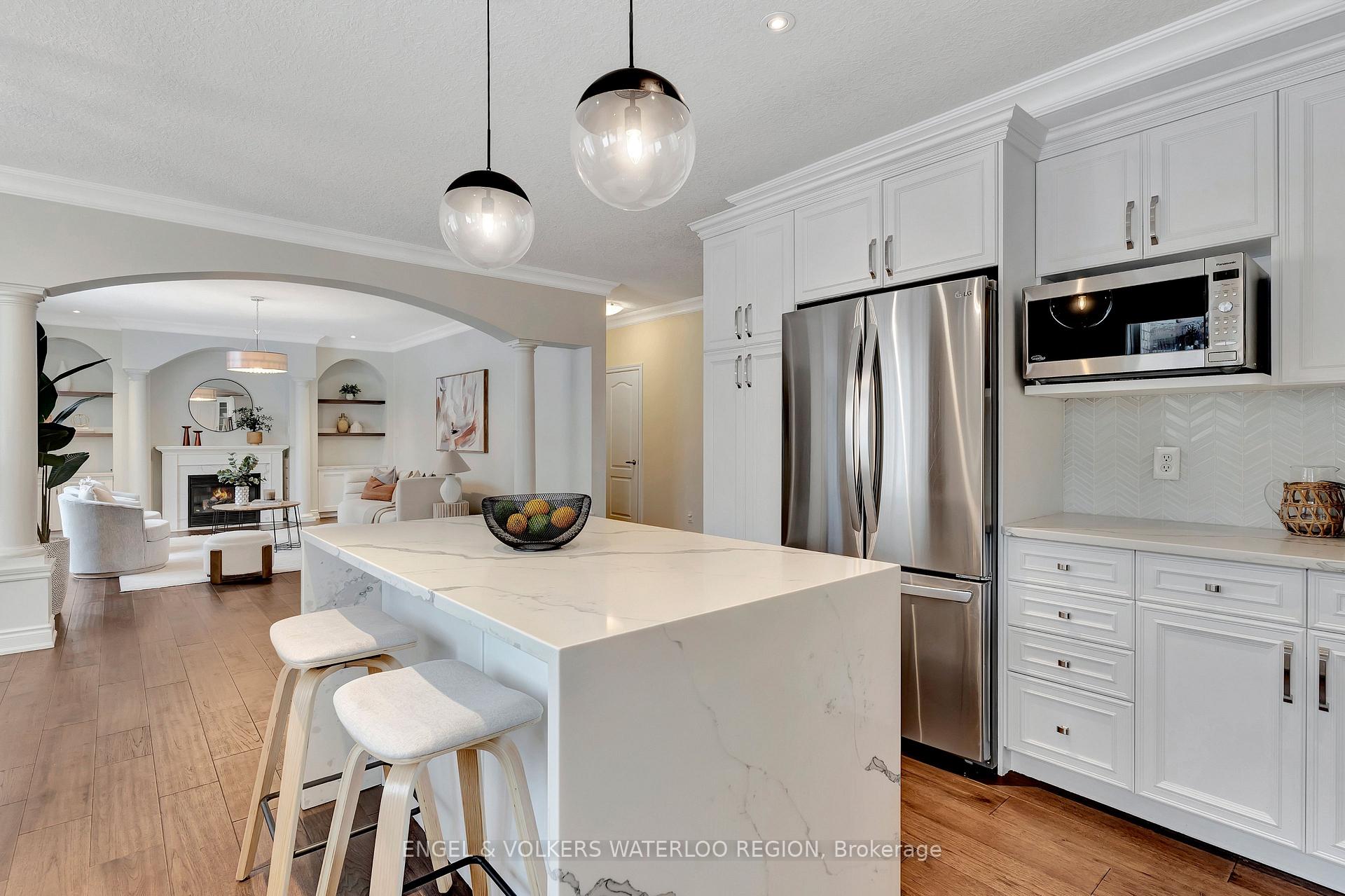 Photo 15 of 715 Cedar Bend Drive, Waterloo — HOMEH