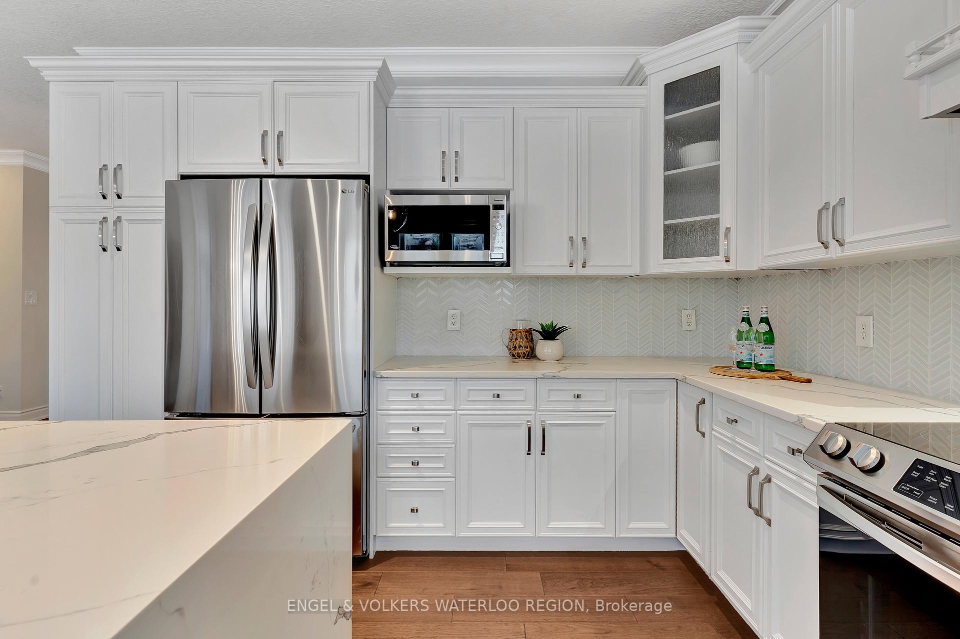 Photo 25 of 715 Cedar Bend Drive, Waterloo — HOMEH