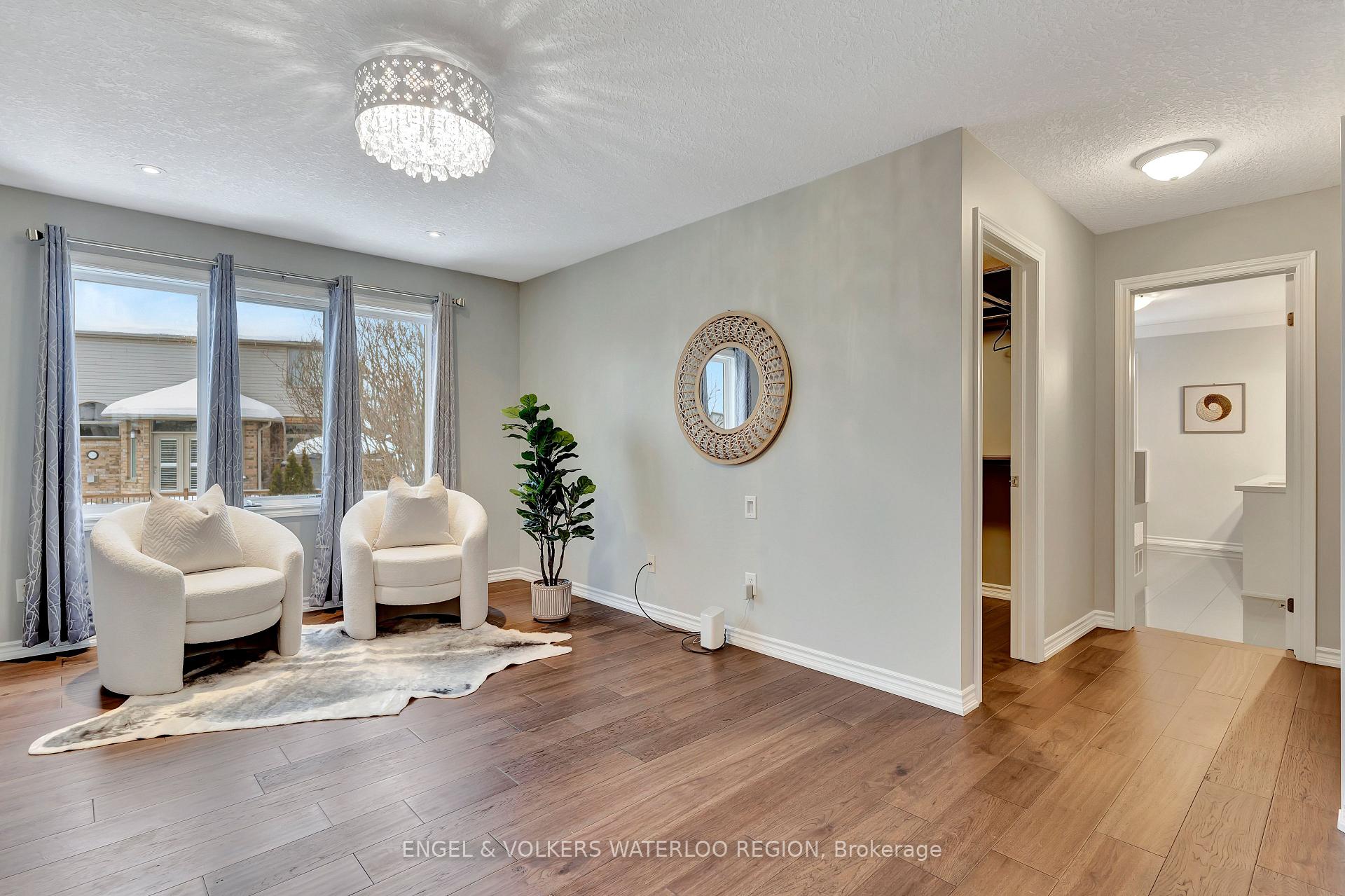Photo 33 of 715 Cedar Bend Drive, Waterloo — HOMEH