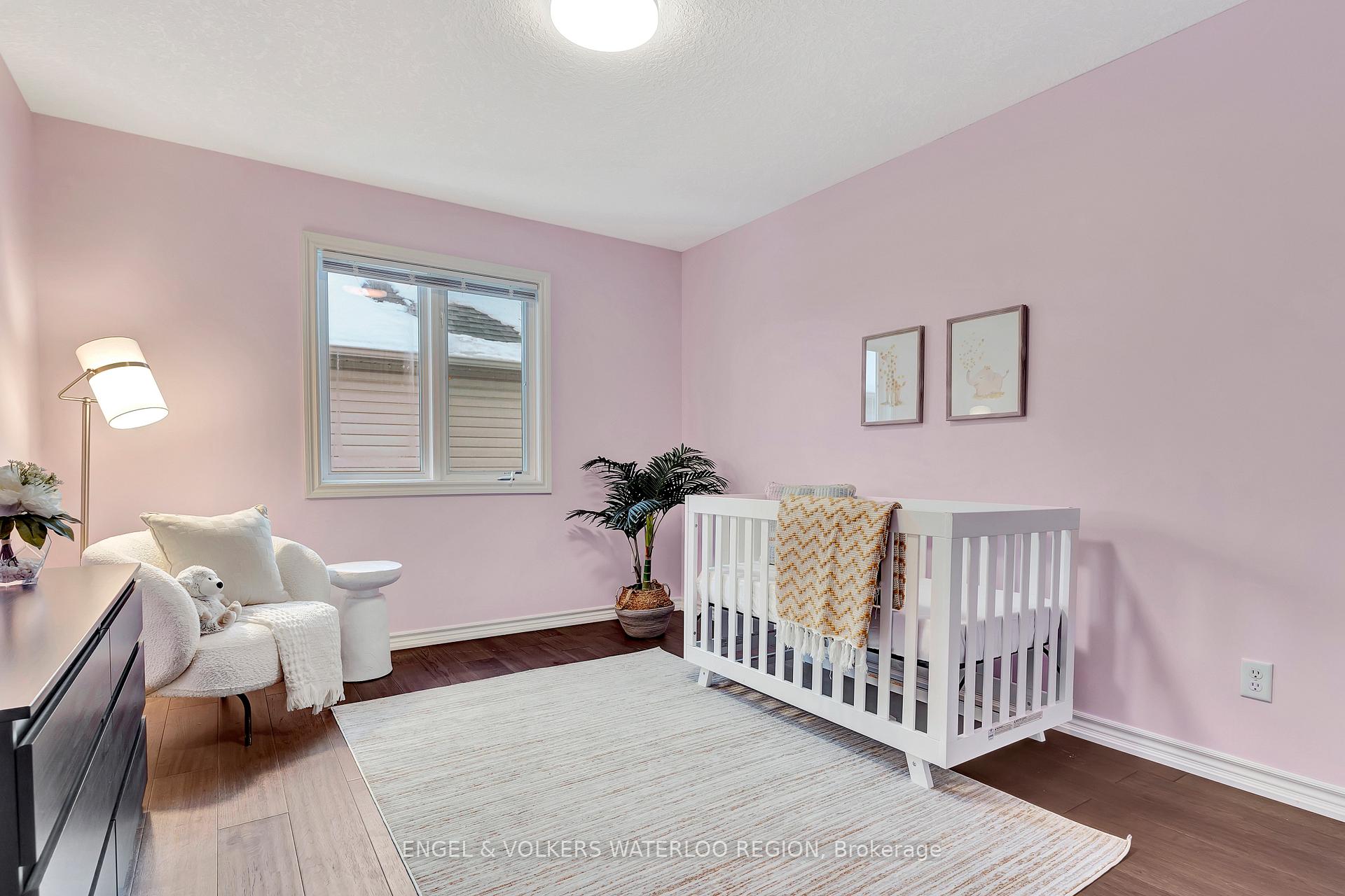 Photo 37 of 715 Cedar Bend Drive, Waterloo — HOMEH