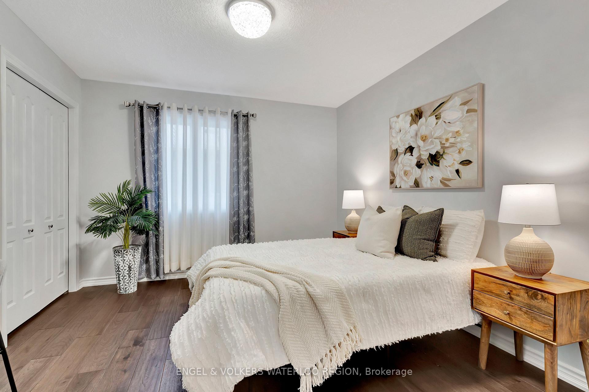 Photo 39 of 715 Cedar Bend Drive, Waterloo — HOMEH