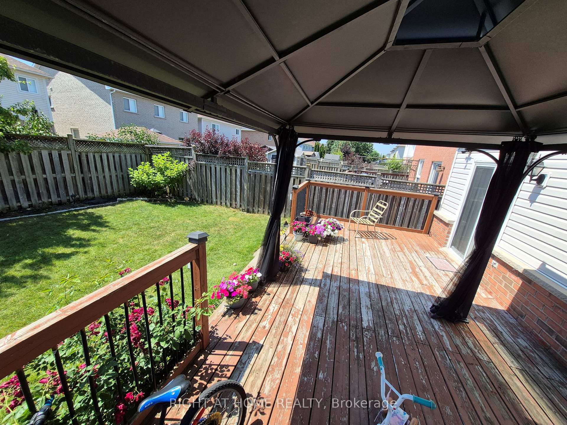 Photo 13 of 61 Brownridge Place, Whitby, Williamsburg — HOMEH