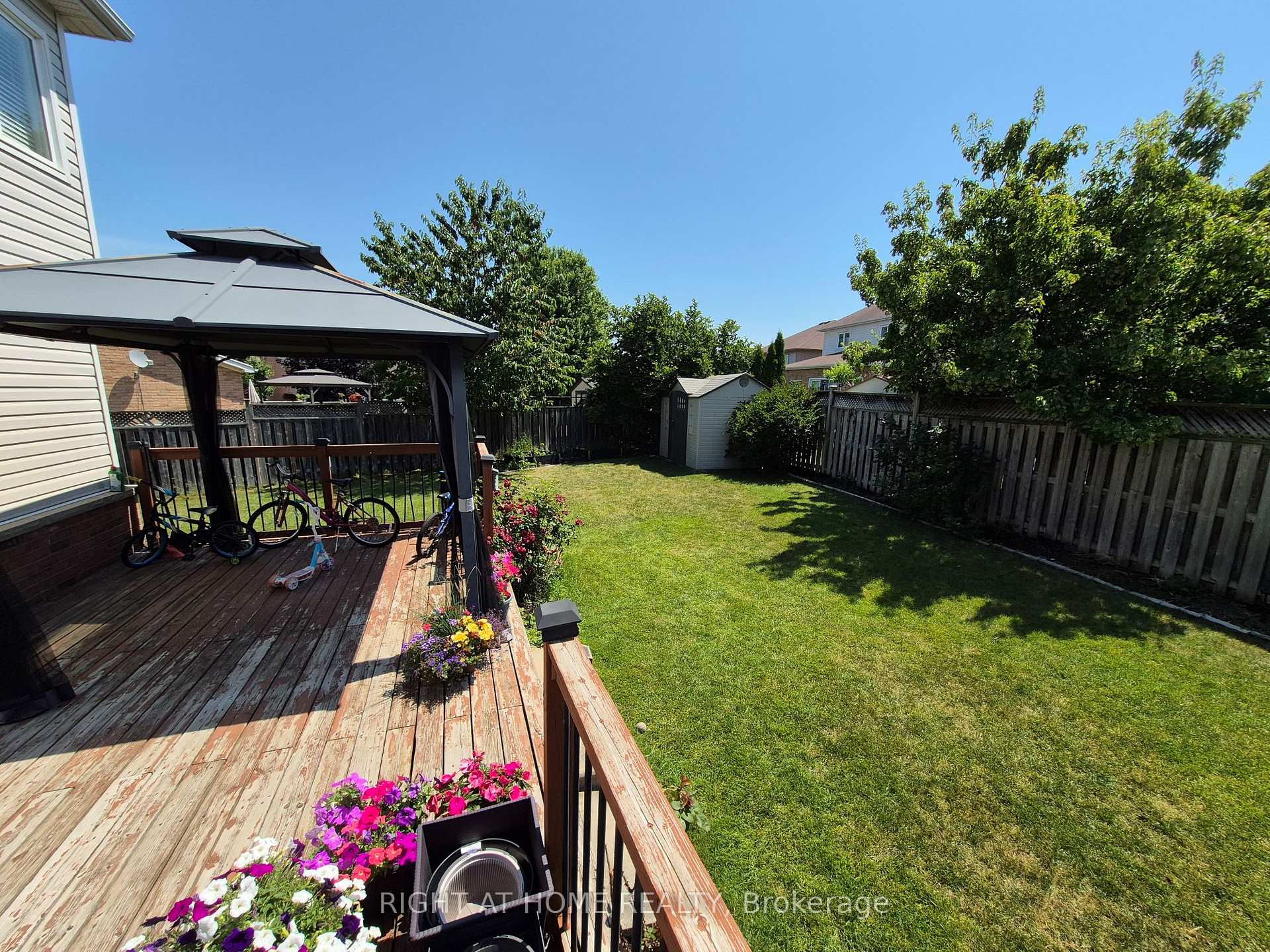Photo 14 of 61 Brownridge Place, Whitby, Williamsburg — HOMEH