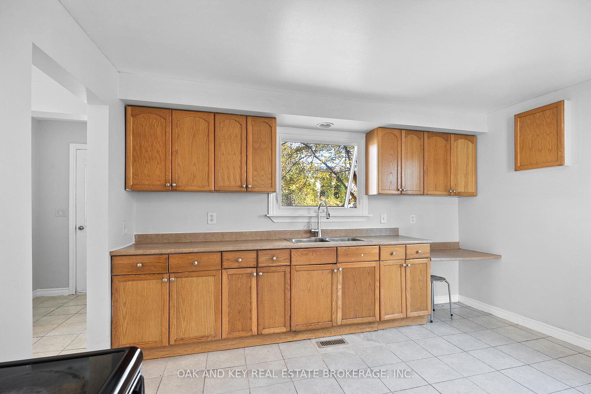 Photo 9 of 1246 Monmouth Road, Windsor — HOMEH