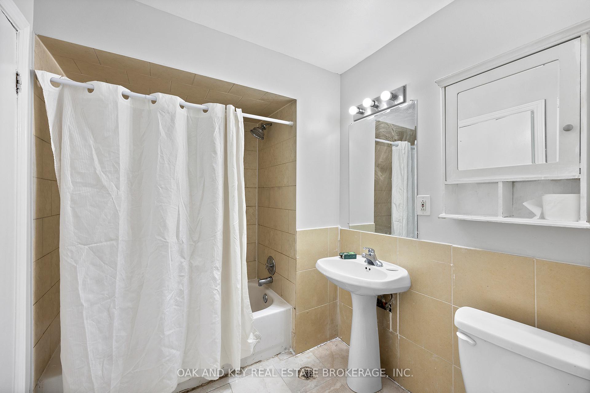 Photo 12 of 1246 Monmouth Road, Windsor — HOMEH
