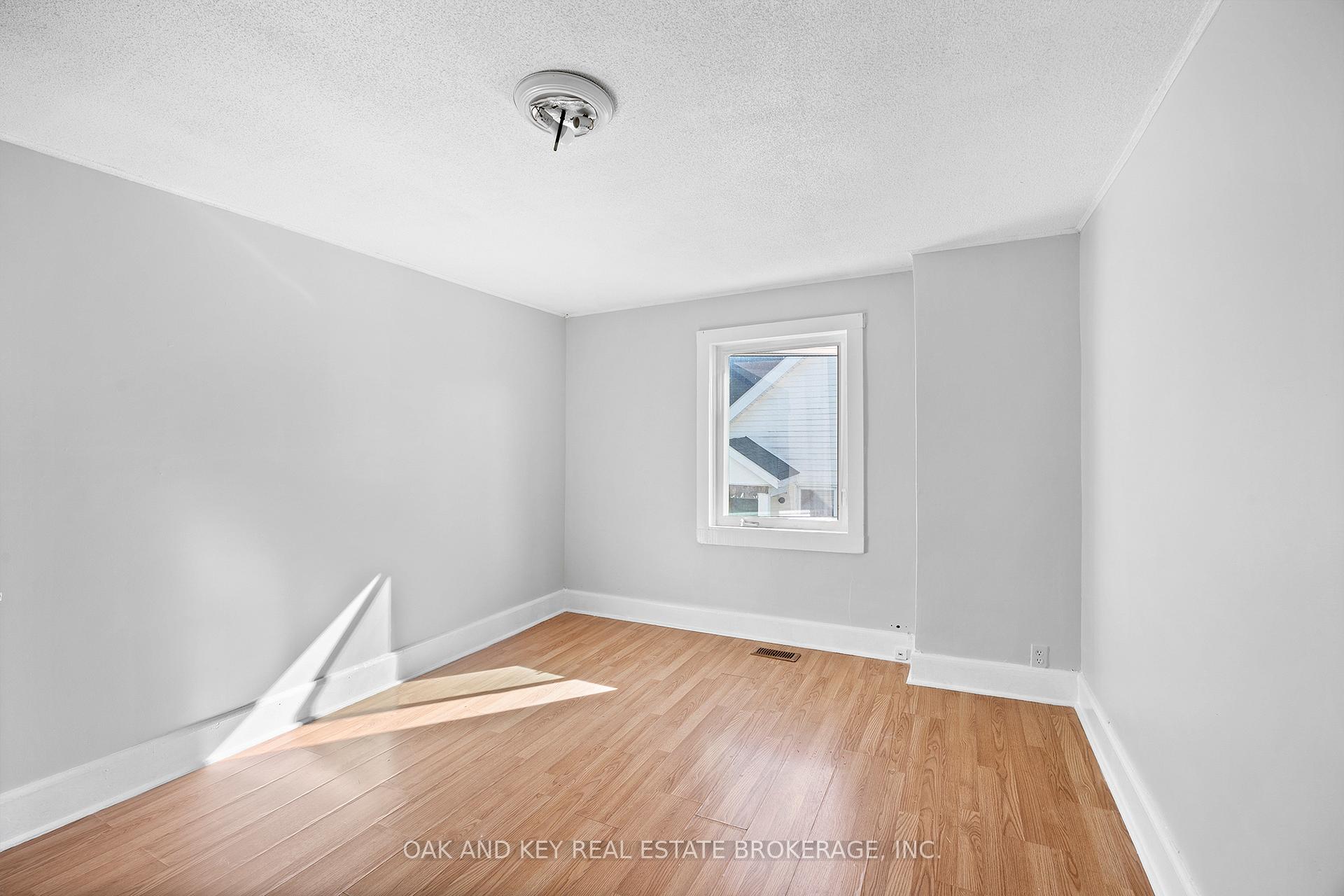 Photo 16 of 1246 Monmouth Road, Windsor — HOMEH