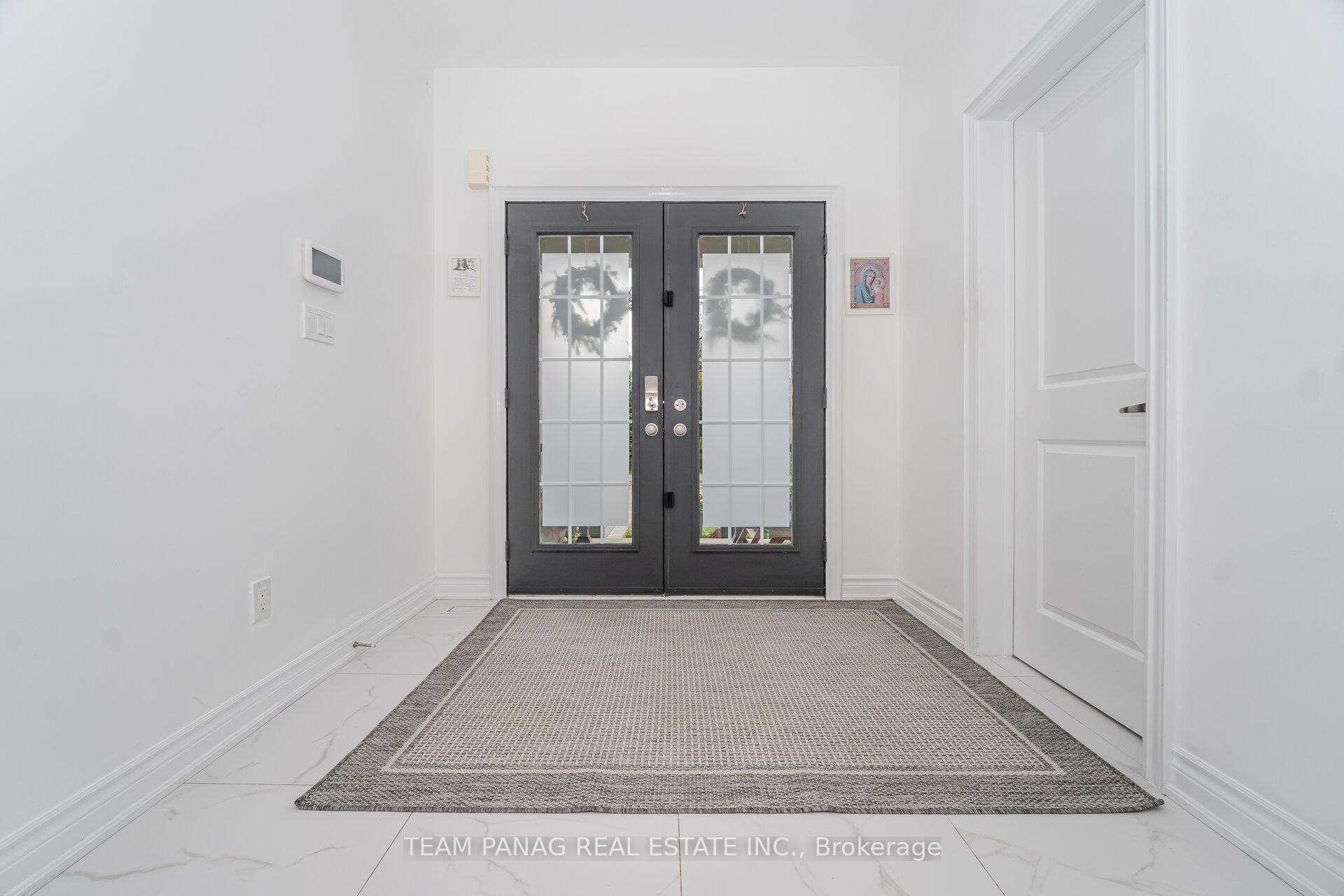 Photo 7 of 130 Torrey Pines Road, Vaughan, Kleinburg — HOMEH