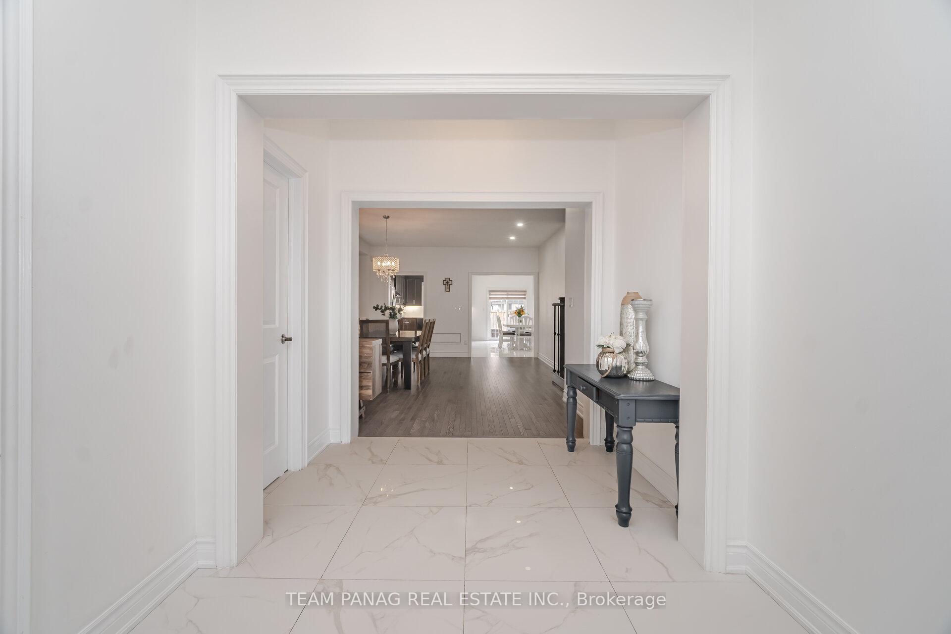 Photo 8 of 130 Torrey Pines Road, Vaughan, Kleinburg — HOMEH
