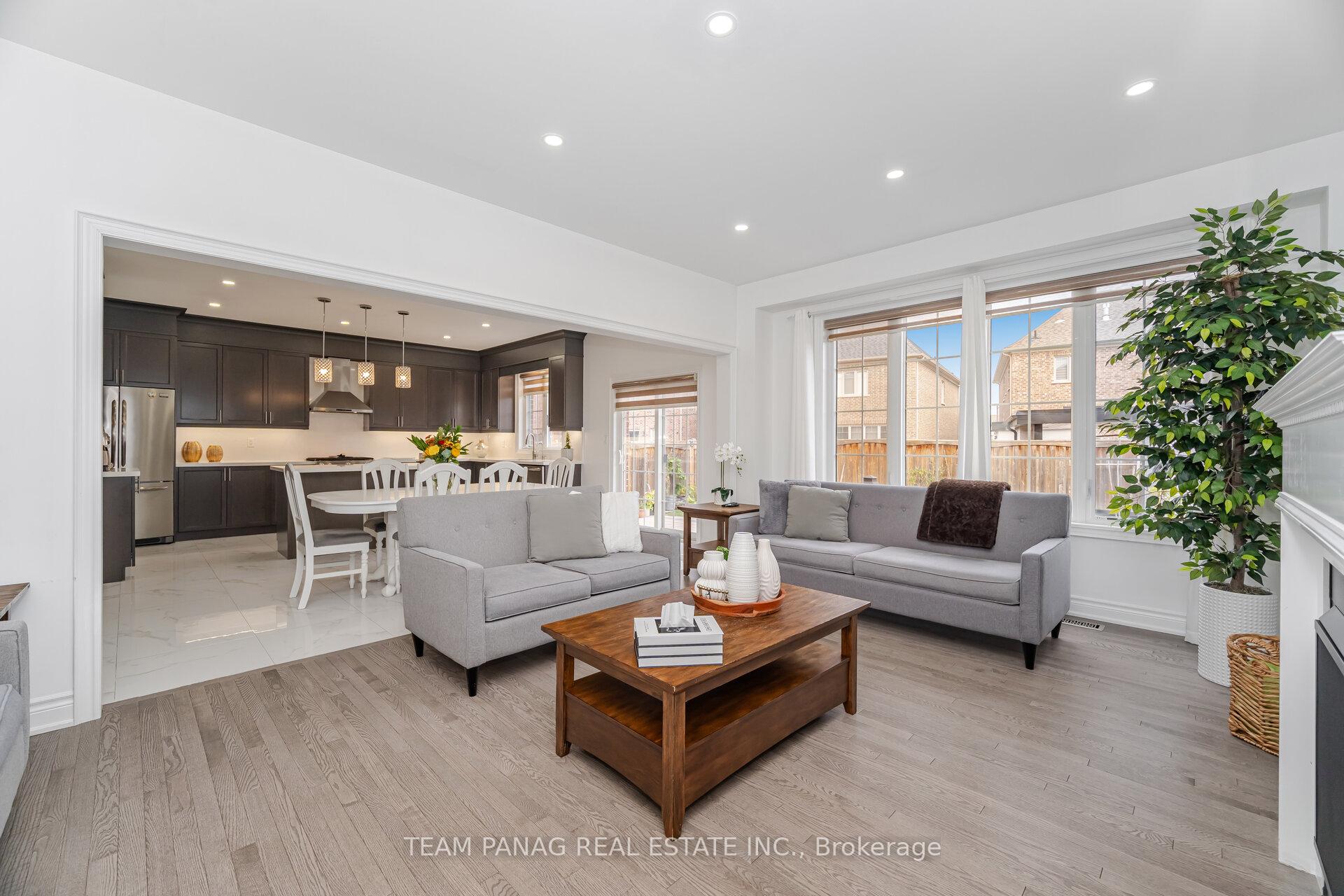 Photo 11 of 130 Torrey Pines Road, Vaughan, Kleinburg — HOMEH